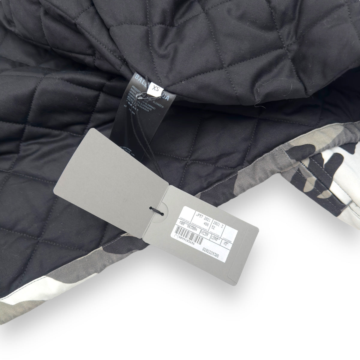 BALENCIAGA OVERSIZED OFF THE SHOULDER SNOW CAMO JACKET WHITE / BLACK XS