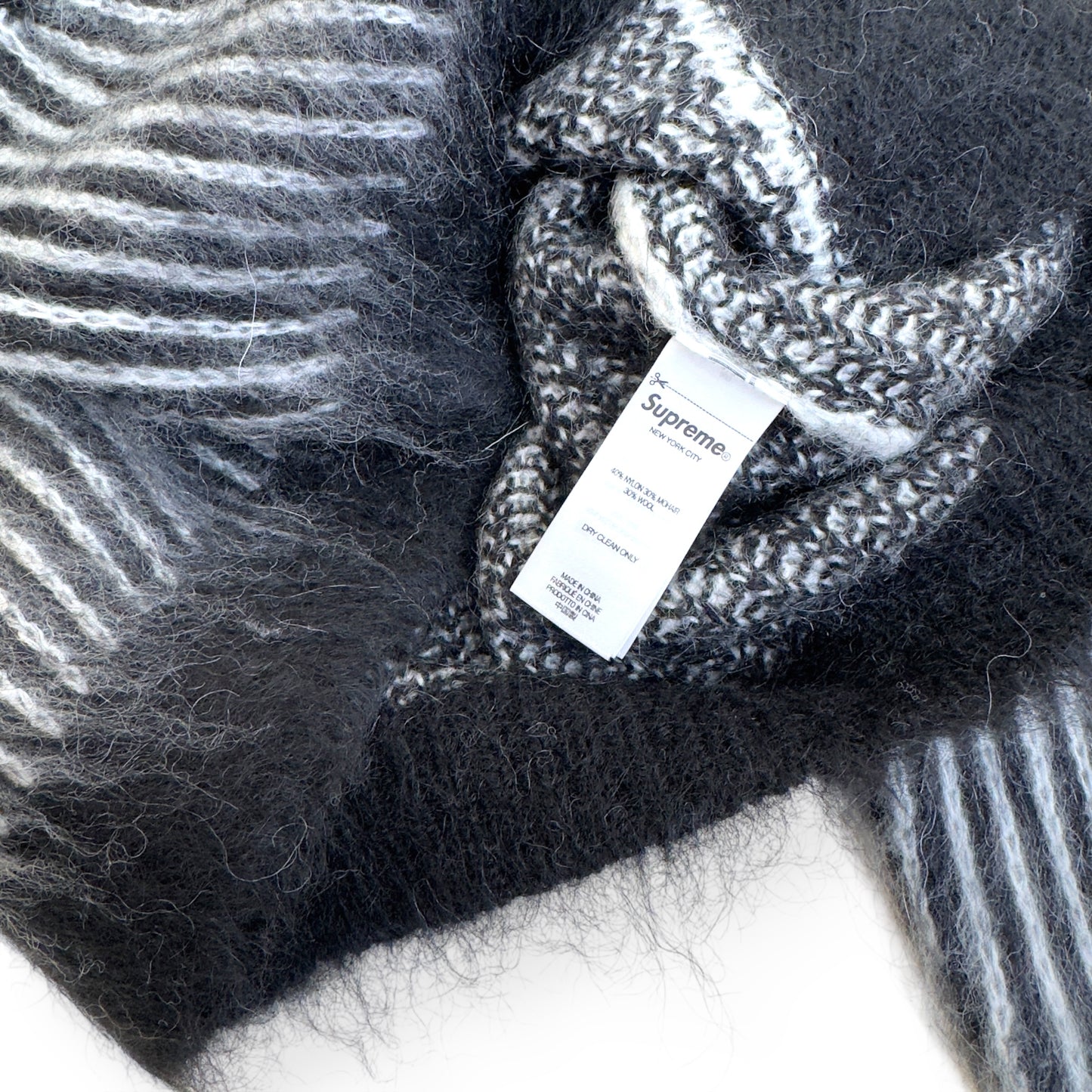 SUPREME 2-TONE MOHAIR CARDIGAN BLACK / WHITE L