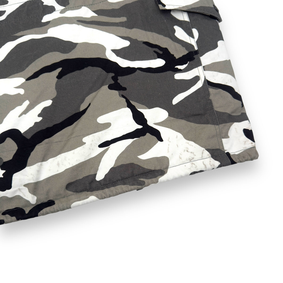 BALENCIAGA OVERSIZED OFF THE SHOULDER SNOW CAMO JACKET WHITE / BLACK XS