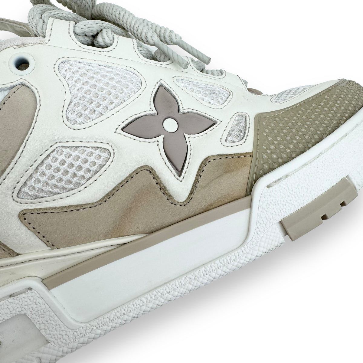 LOUIS VUITTON LV SKATE SNEAKER BEIGE / WHITE UK6