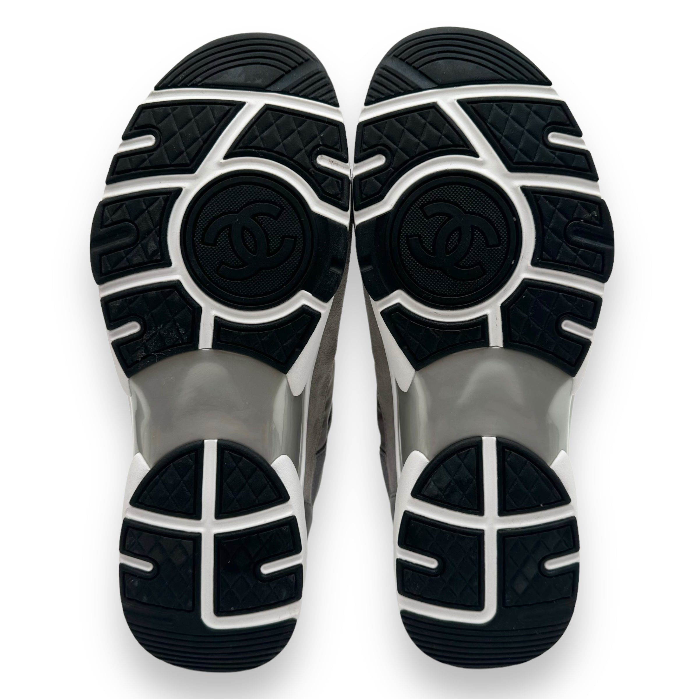 CHANEL CC LOW TOP SNEAKER GREY UK9