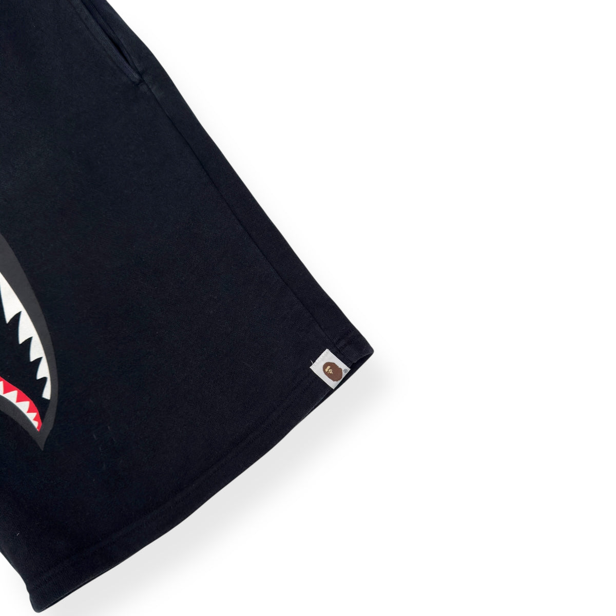 A BATHING APE SHARK SWEAT SHORTS BLACK / WHITE / RED L