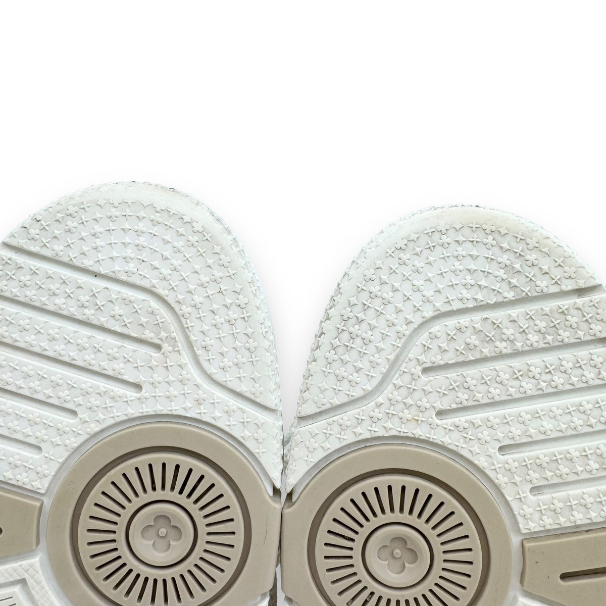 LOUIS VUITTON LV SKATE SNEAKER BEIGE / WHITE UK6