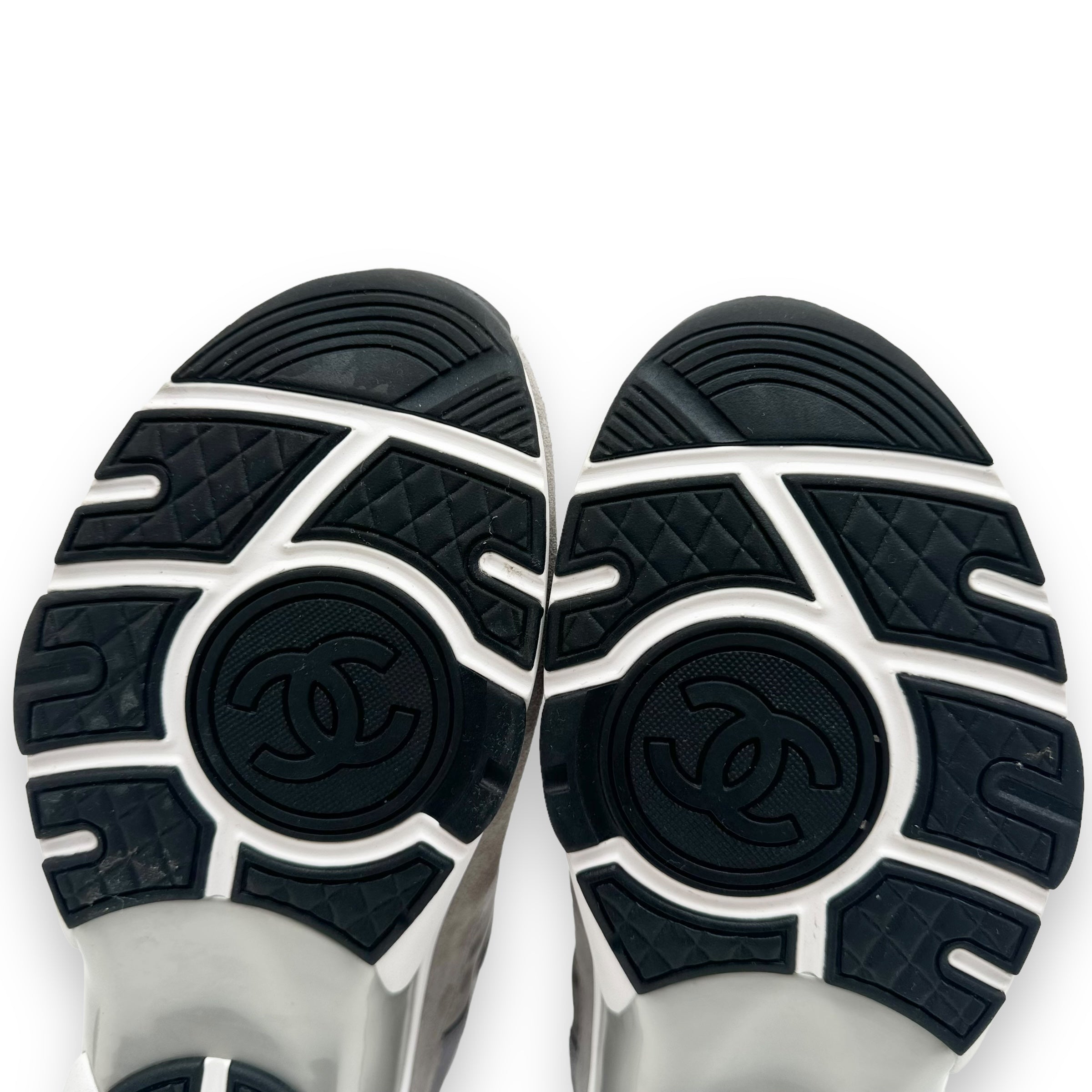 CHANEL CC LOW TOP SNEAKER GREY UK9