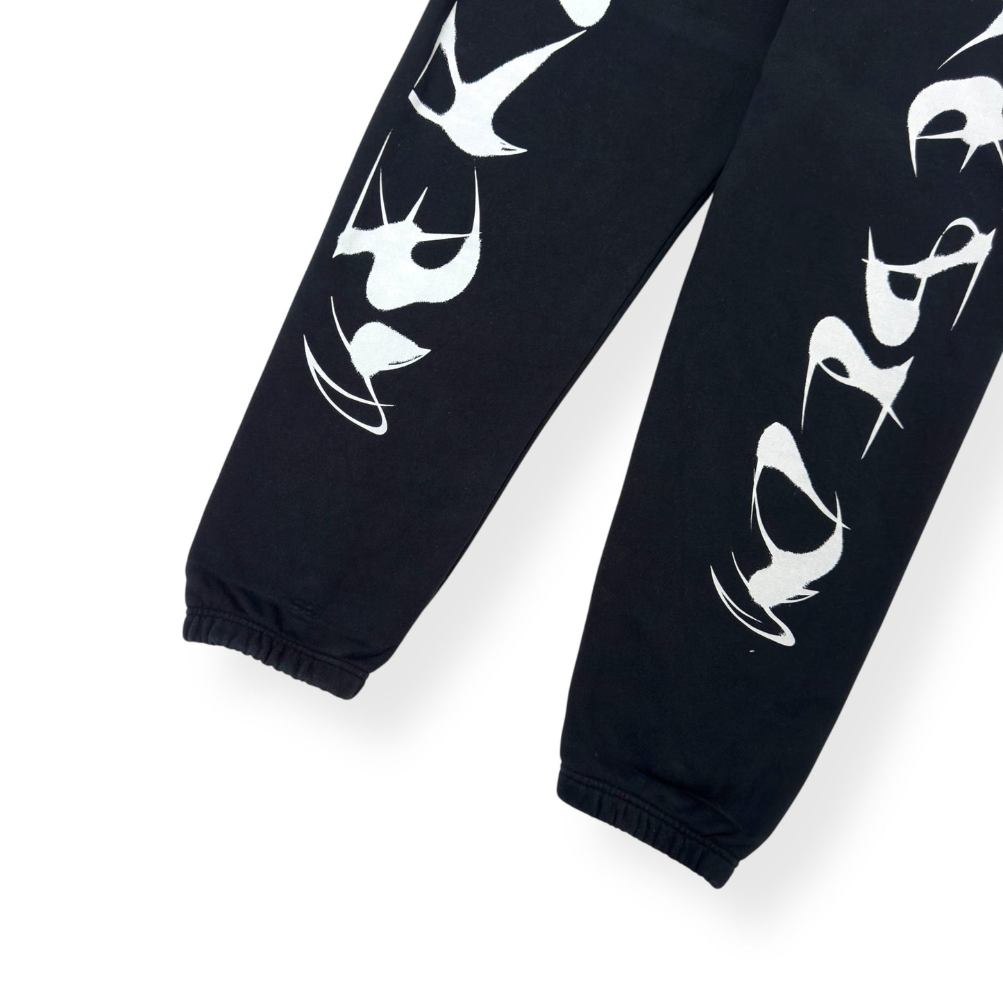 HERON PRESTON ABSTRACT LOGO SWEATPANTS BLACK / WHITE M