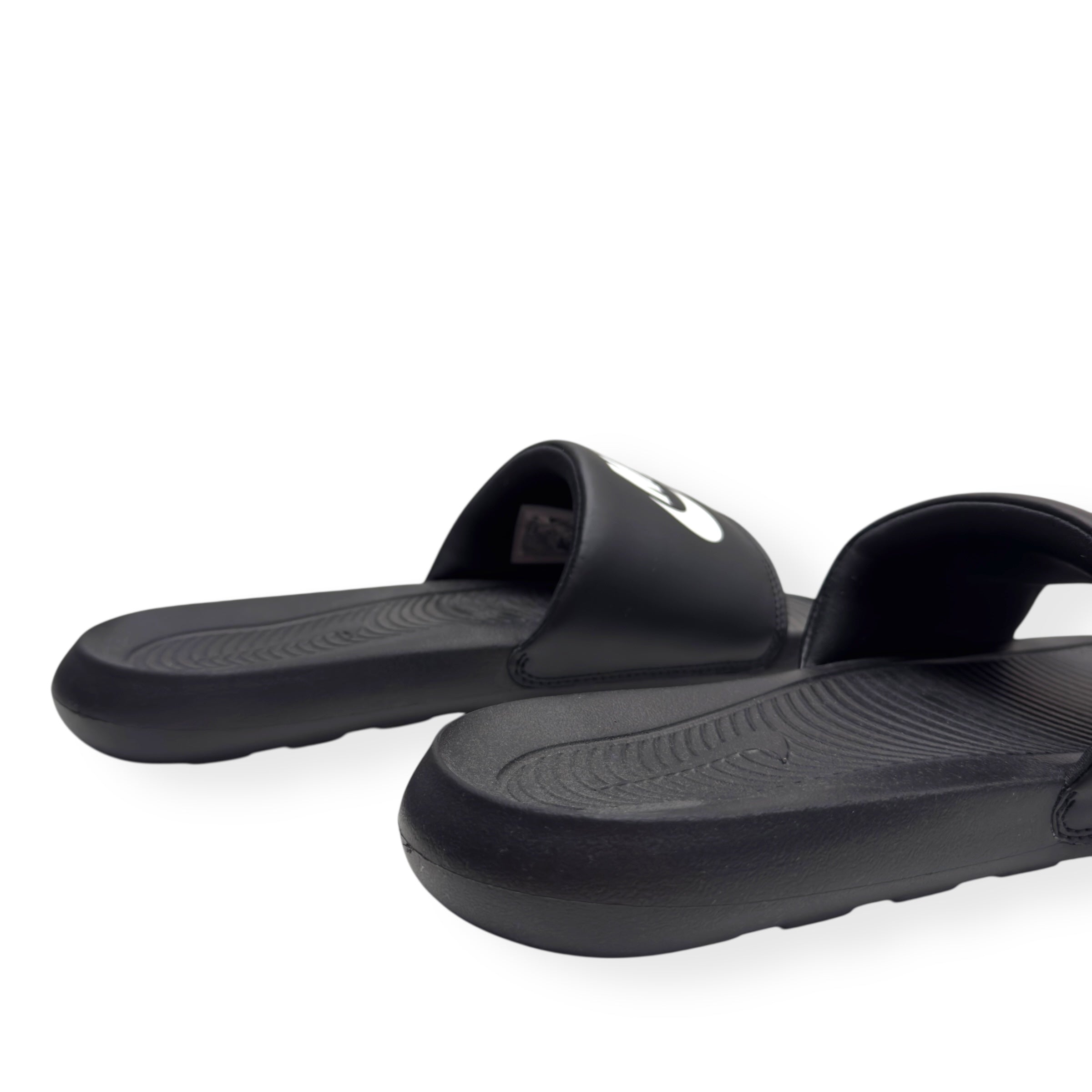 NIKE VICTORI ONE SLIDES BLACK / WHITE UK11