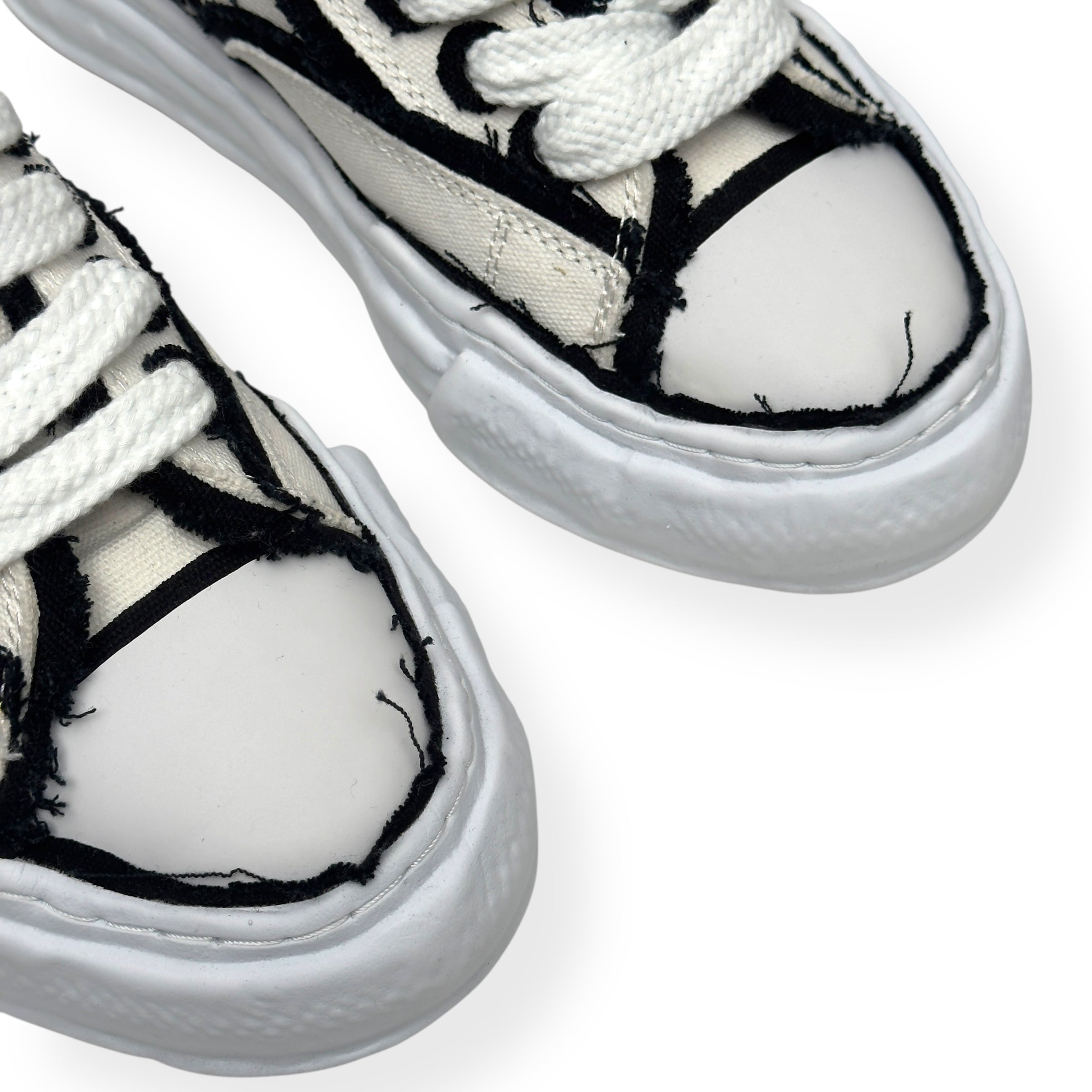MAISON MIHARA YASUHIRO PETERSON OG DISTRESSED CANVAS SNEAKER WHITE / BLACK UK6