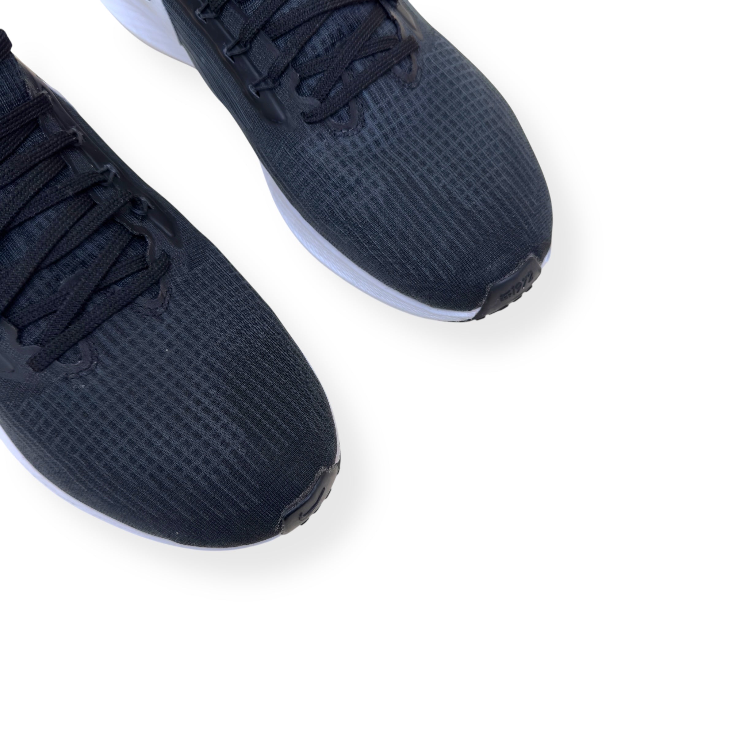 NIKE AIR ZOOM PEGASUS 39 RUNNING SHOE BLACK / WHITE UK10.5