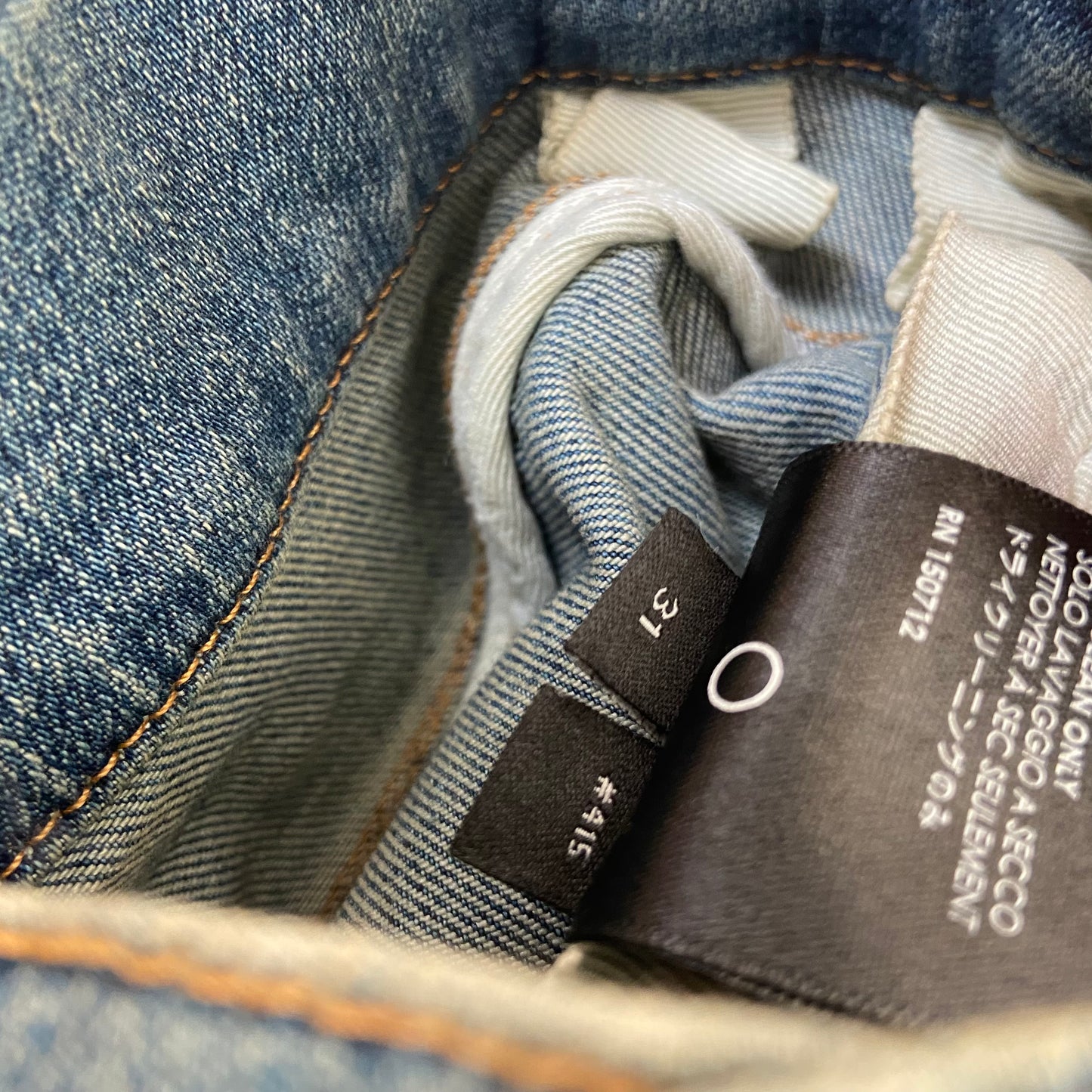 AMIRI DISTRESSED LEATHER PATCH DENIM JEANS BLUE 31W