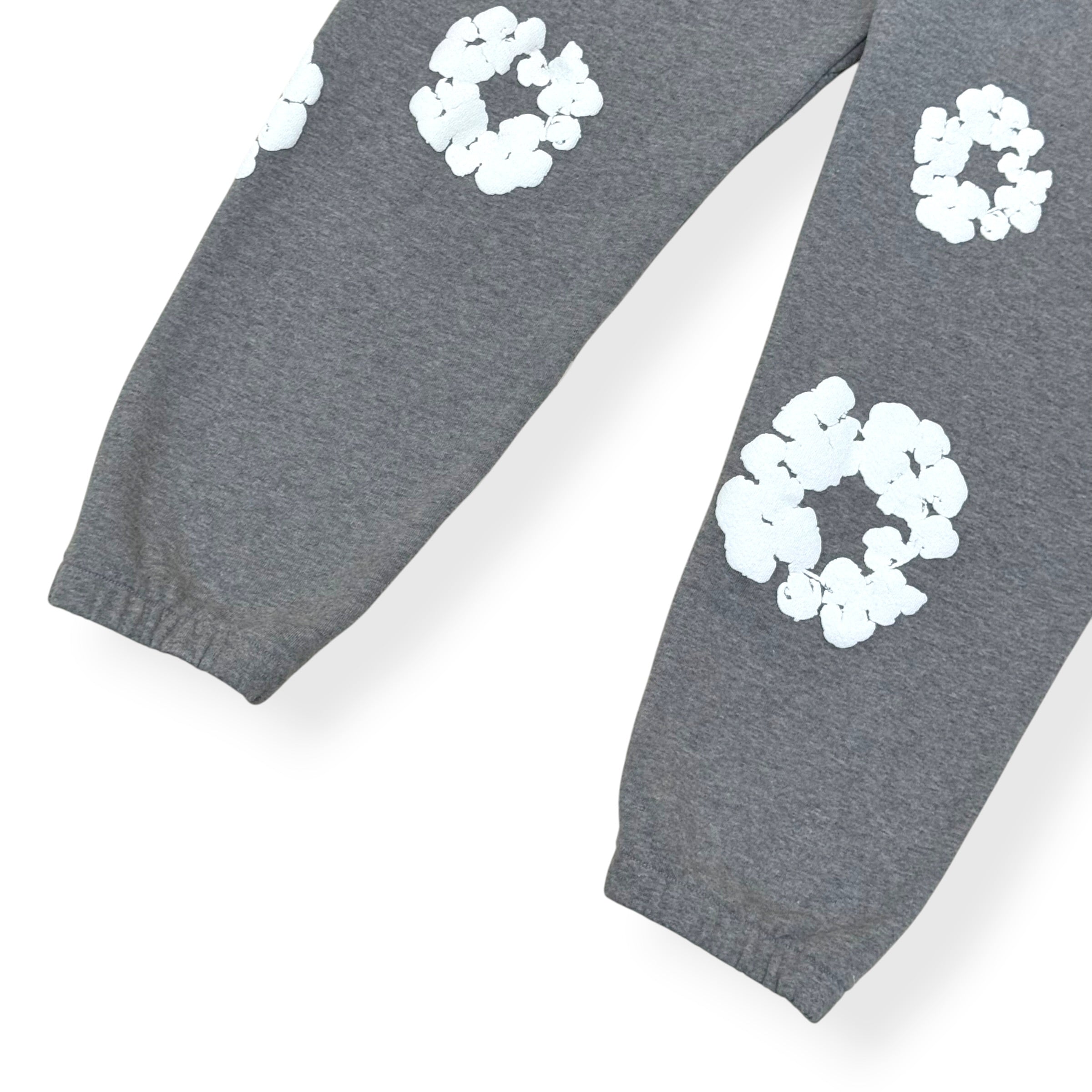 DENIM TEARS WREATH SWEATPANTS GREY / WHITE L