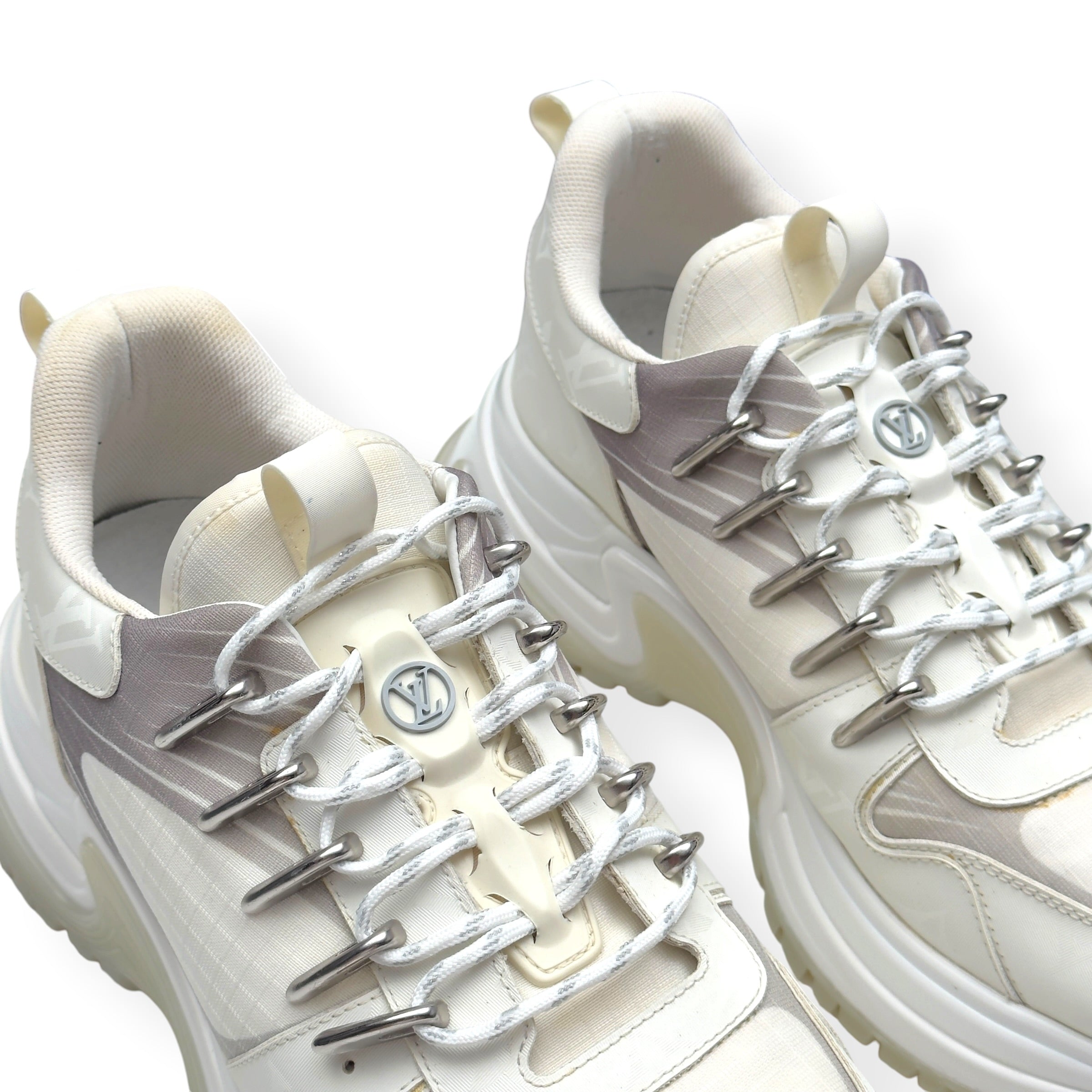 LOUIS VUITTON PULSE MONOGRAM LOW-TOP SNEAKER WHITE 40 / UK6