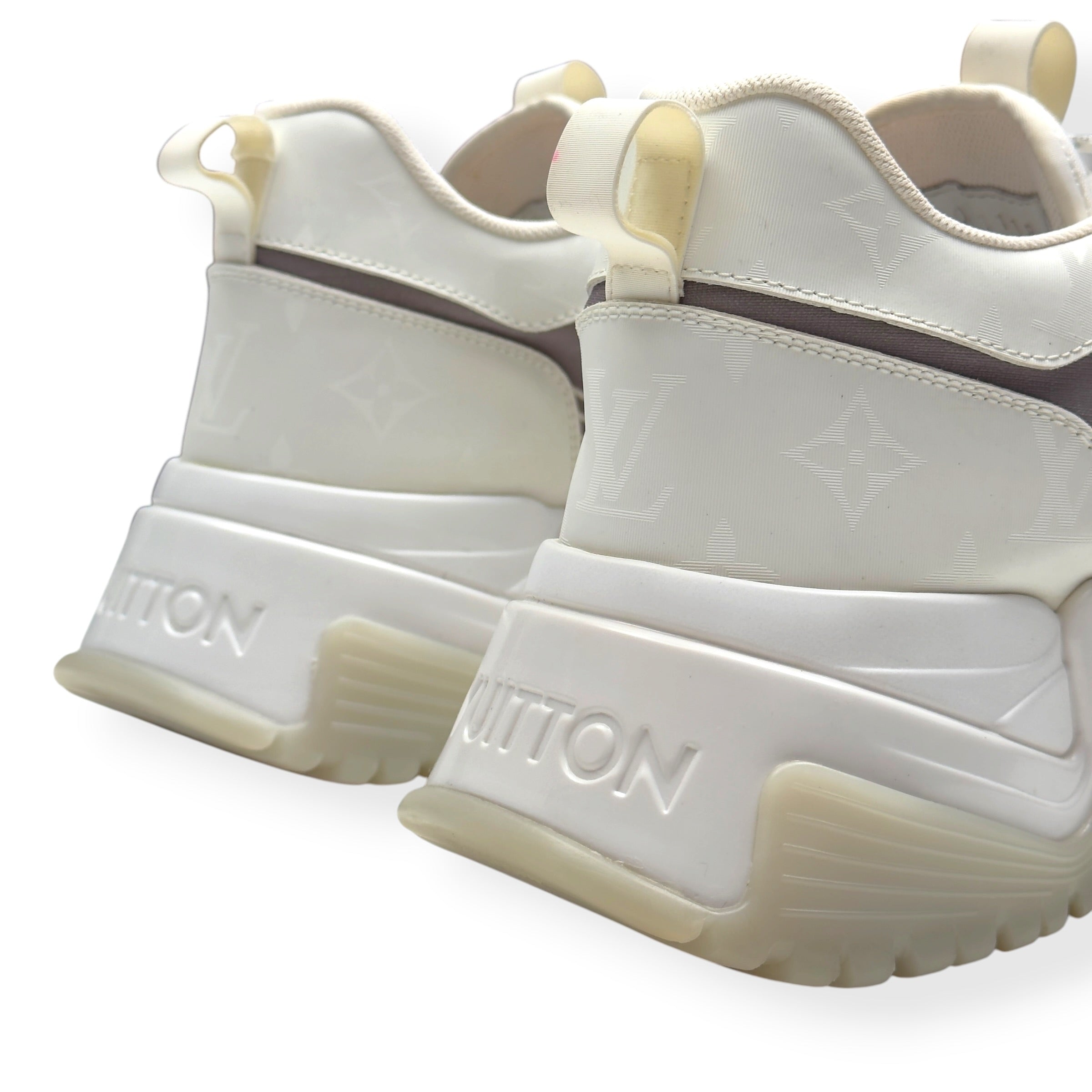 LOUIS VUITTON PULSE MONOGRAM LOW-TOP SNEAKER WHITE 40 / UK6