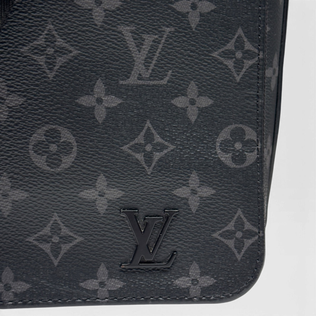 LOUIS VUITTON DISTRICT MESSENGER BAG MONOGRAM ECLIPSE BLACK PM