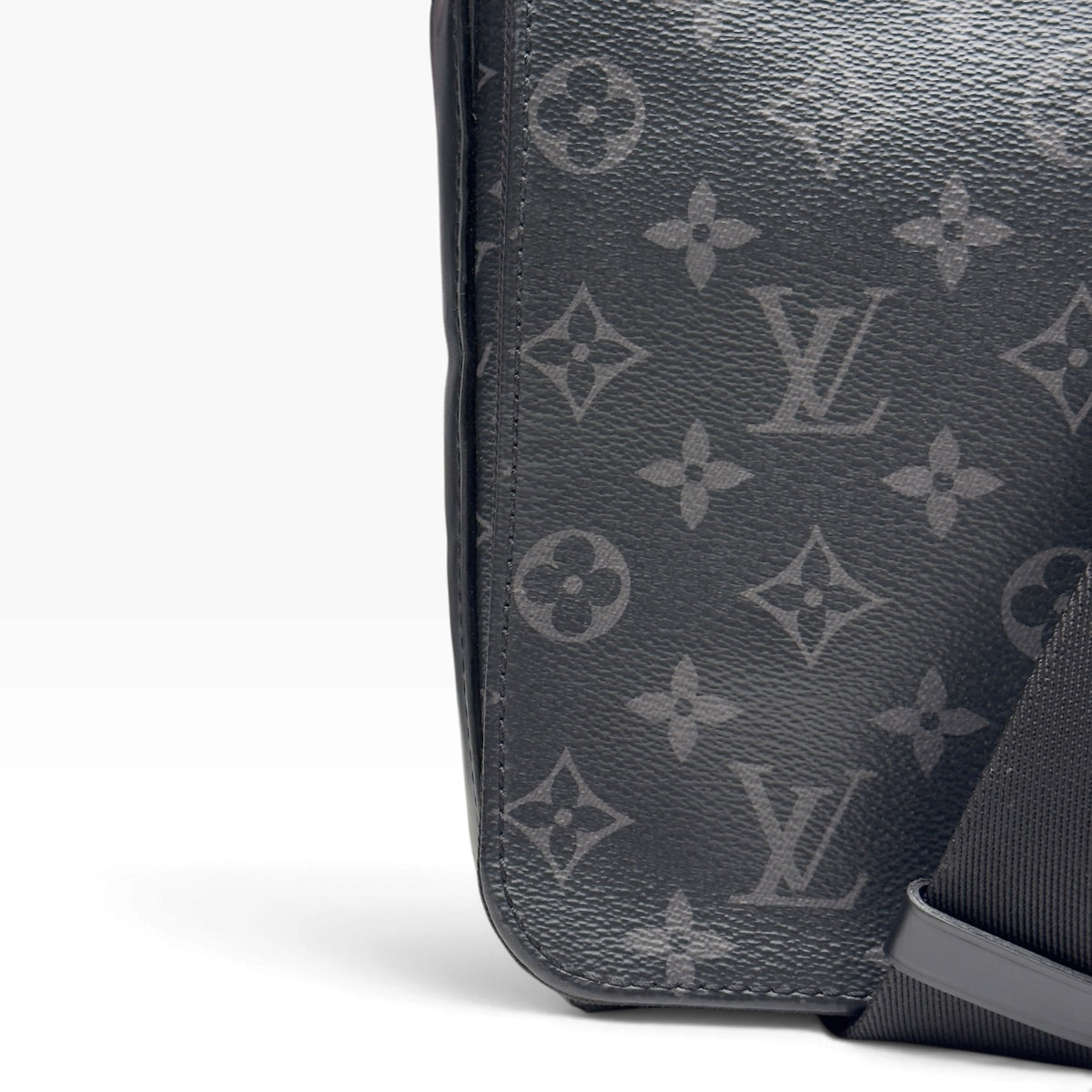 LOUIS VUITTON DISTRICT MESSENGER BAG MONOGRAM ECLIPSE BLACK PM