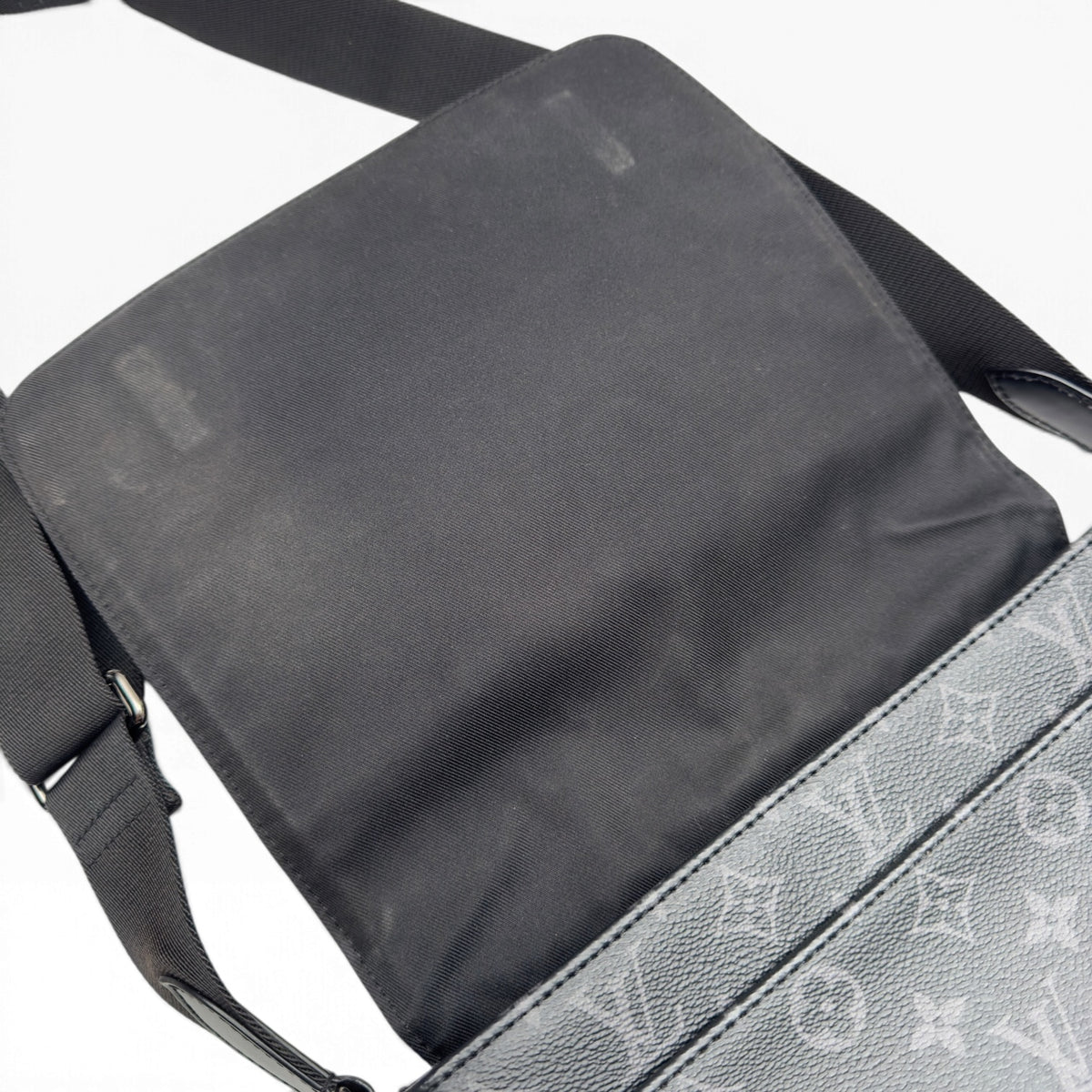 LOUIS VUITTON DISTRICT MESSENGER BAG MONOGRAM ECLIPSE BLACK PM