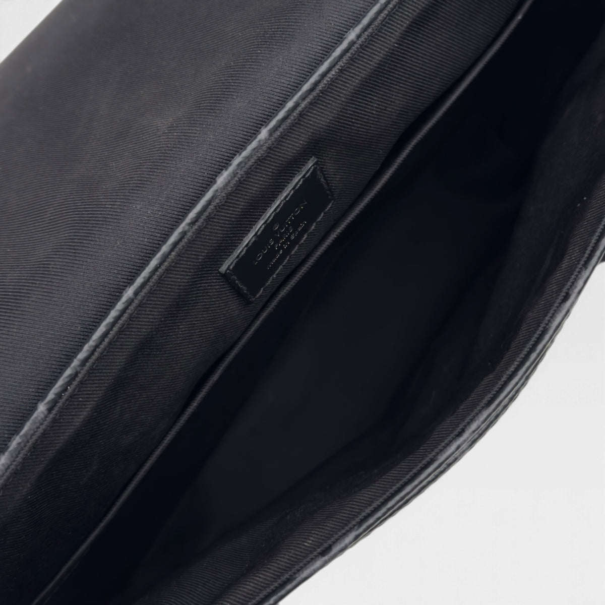 LOUIS VUITTON DISTRICT MESSENGER BAG MONOGRAM ECLIPSE BLACK PM