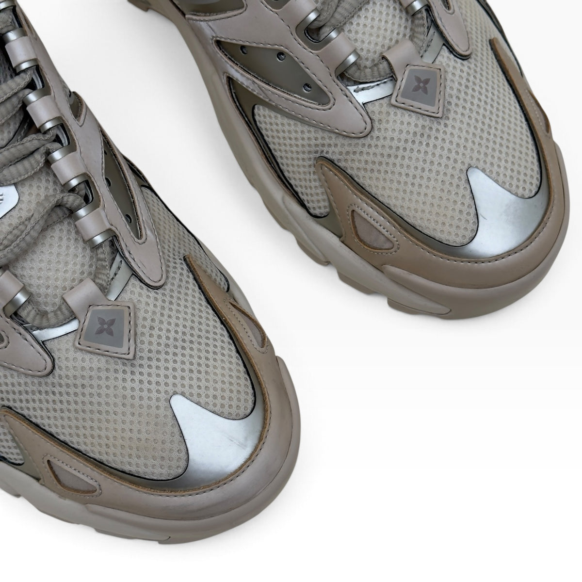 LOUIS VUITTON LV RUNNER TATIC TRAINERS BEIGE SILVER UK8