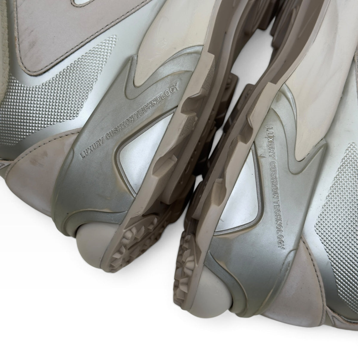 LOUIS VUITTON LV RUNNER TATIC TRAINERS BEIGE SILVER UK8