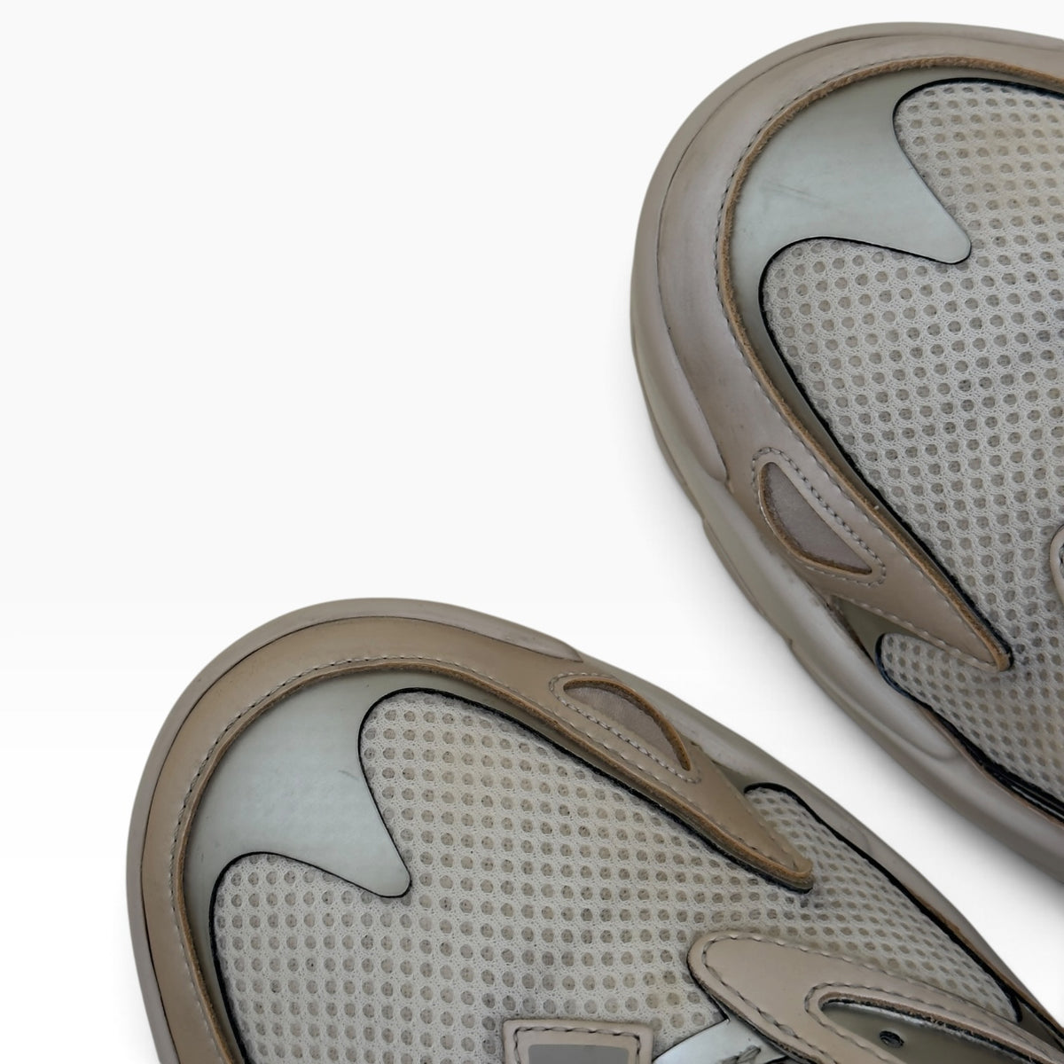 LOUIS VUITTON LV RUNNER TATIC TRAINERS BEIGE SILVER UK8