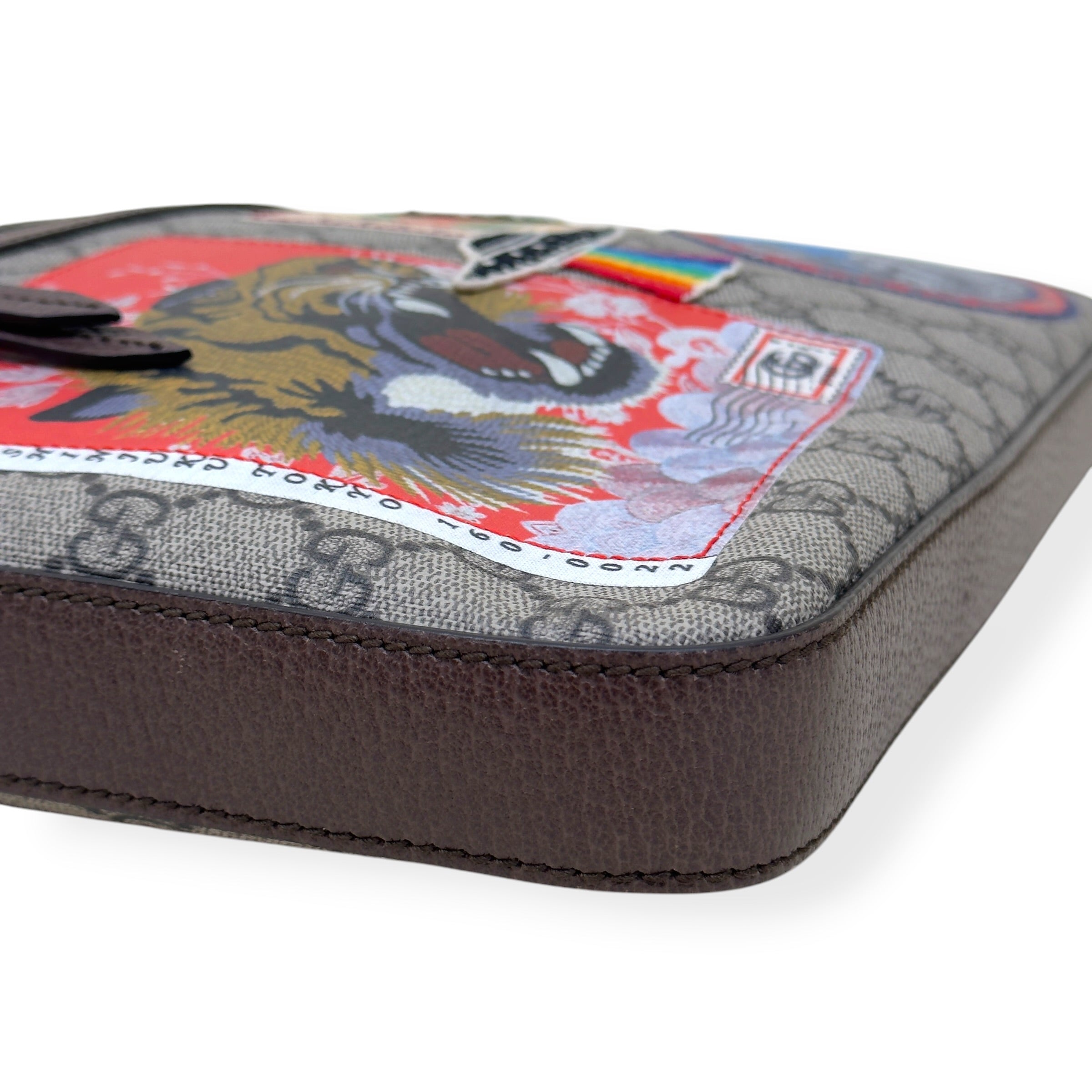 GUCCI COURRIER GG SUPREME PATCHES MESSENGER BAG BEIGE / MULTICOLOURED M