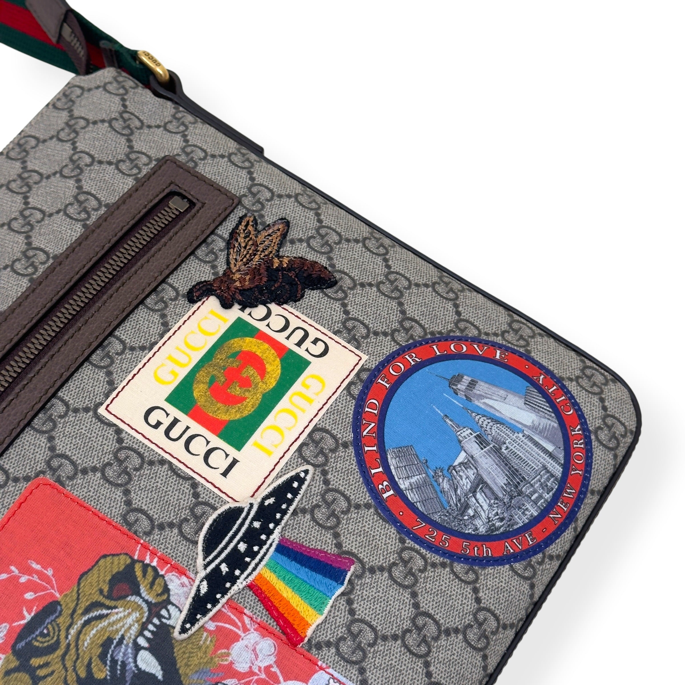 GUCCI COURRIER GG SUPREME PATCHES MESSENGER BAG BEIGE / MULTICOLOURED M