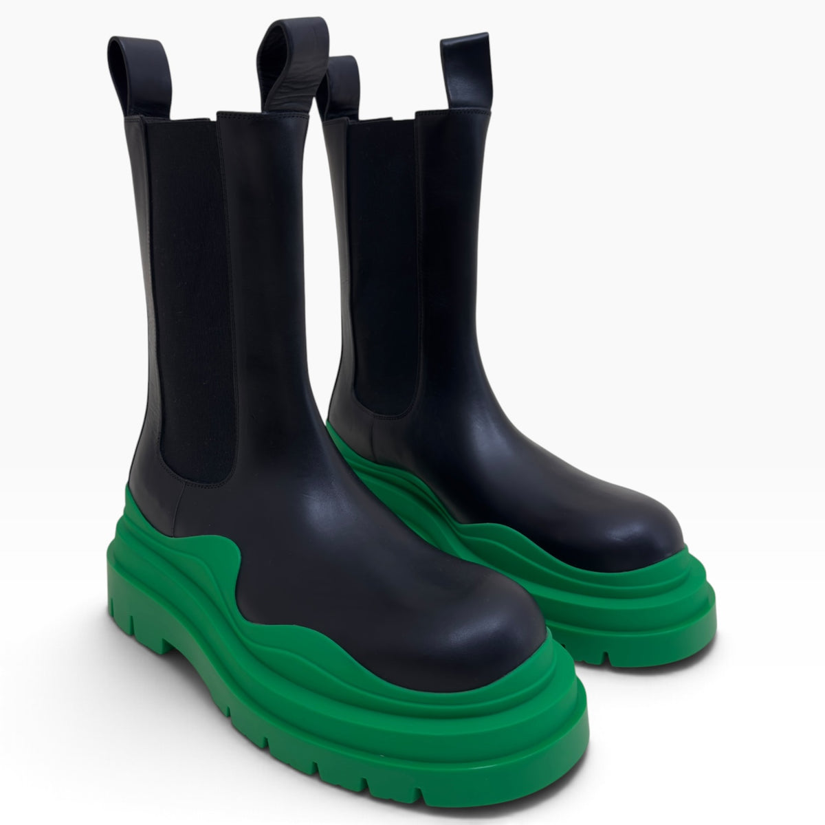 BOTTEGA VENETA TIRE CHELSEA BOOTS BLACK / GREEN 42 / UK8