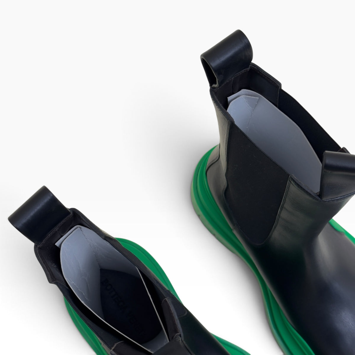 BOTTEGA VENETA TIRE CHELSEA BOOTS BLACK / GREEN 42 / UK8