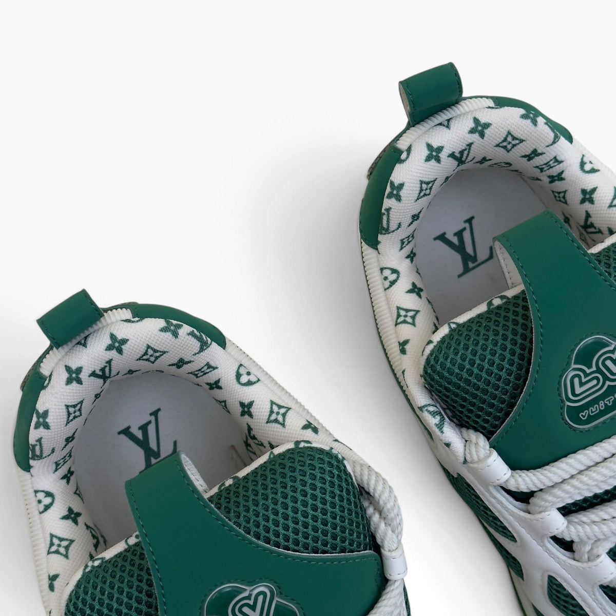 LOUIS VUITTON SKATE SNEAKER GREEN / WHITE UK9.5