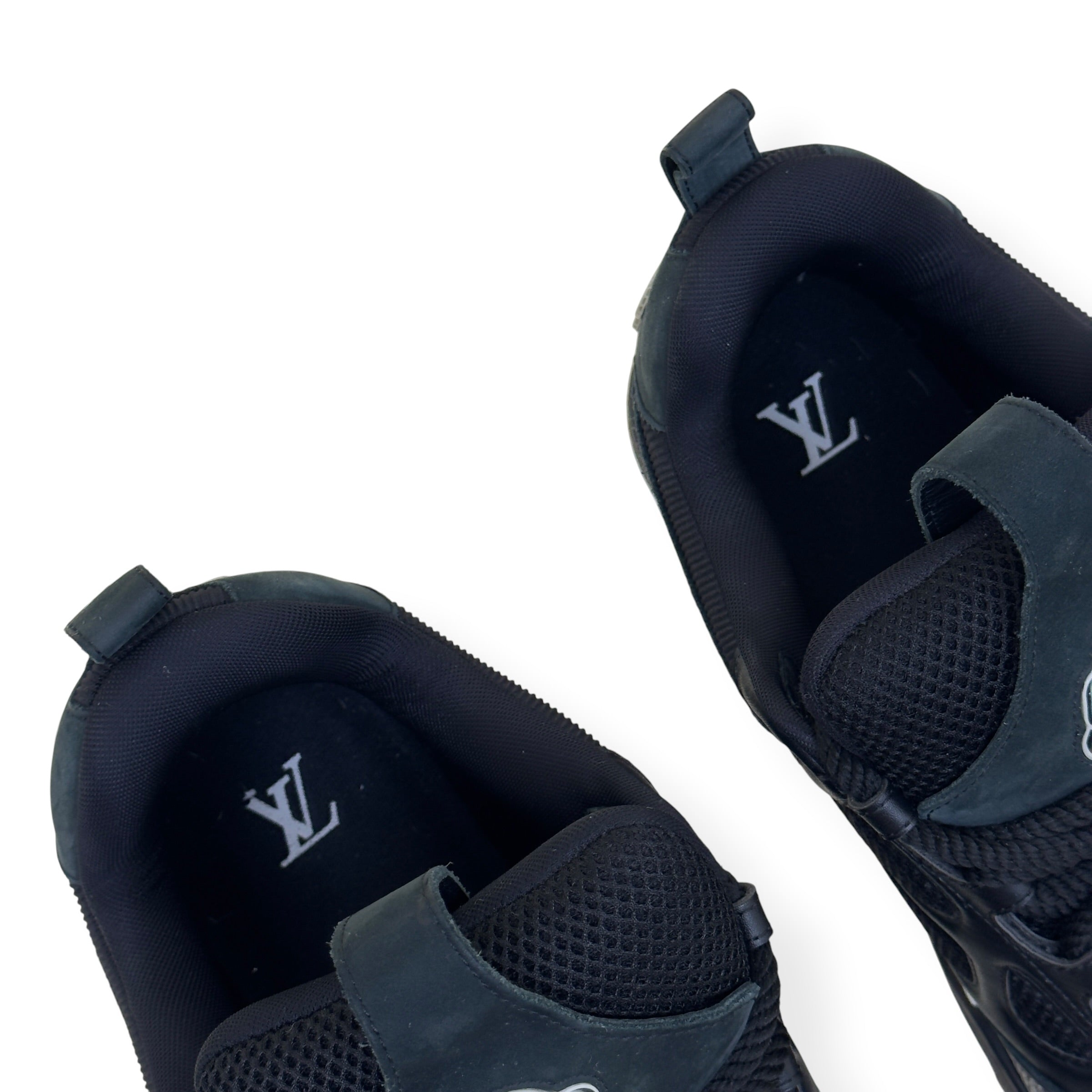 LOUIS VUITTON LV SKATE SNEAKER BLACK / WHITE UK10