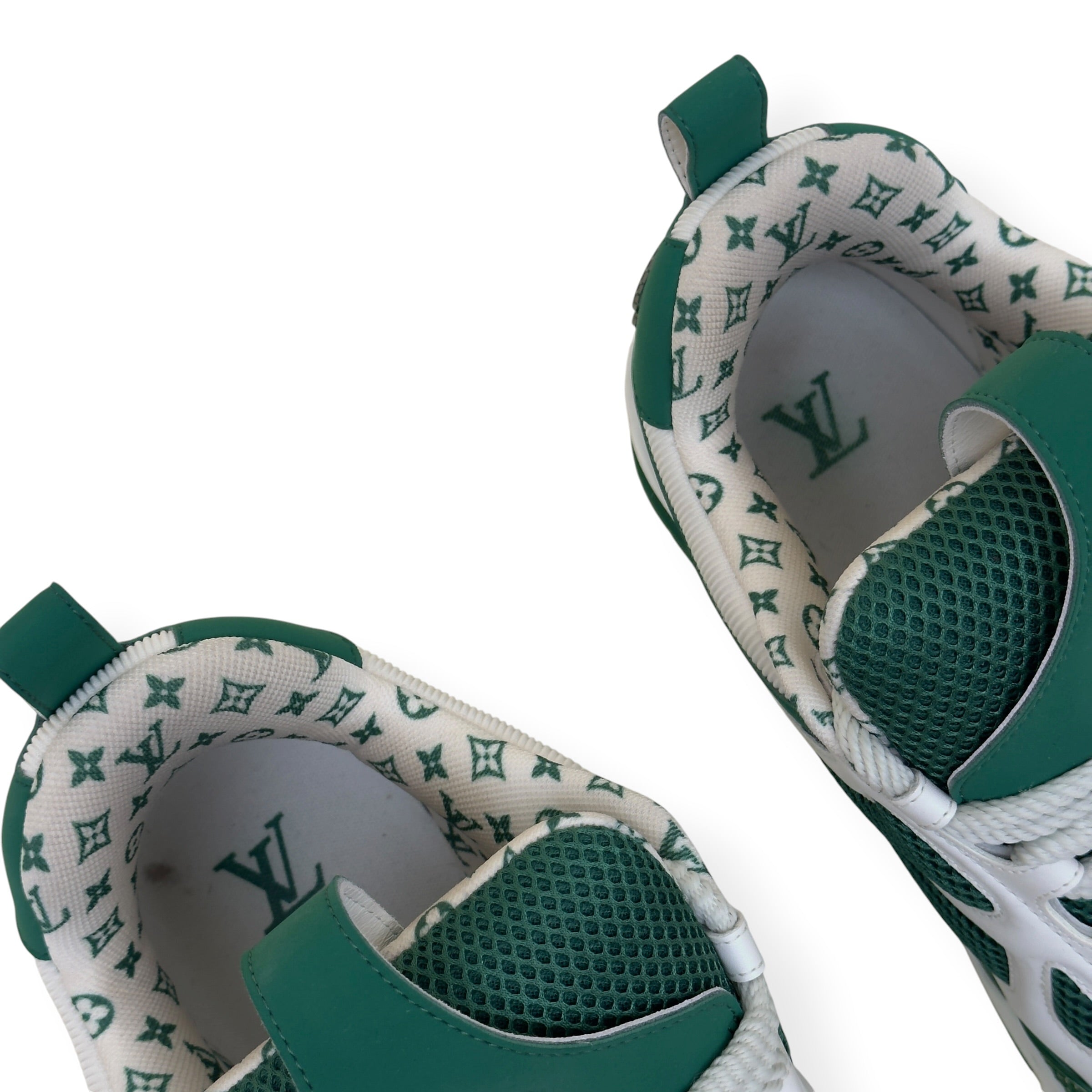 LOUIS VUITTON LV SKATE SNEAKER GREEN / WHITE UK9