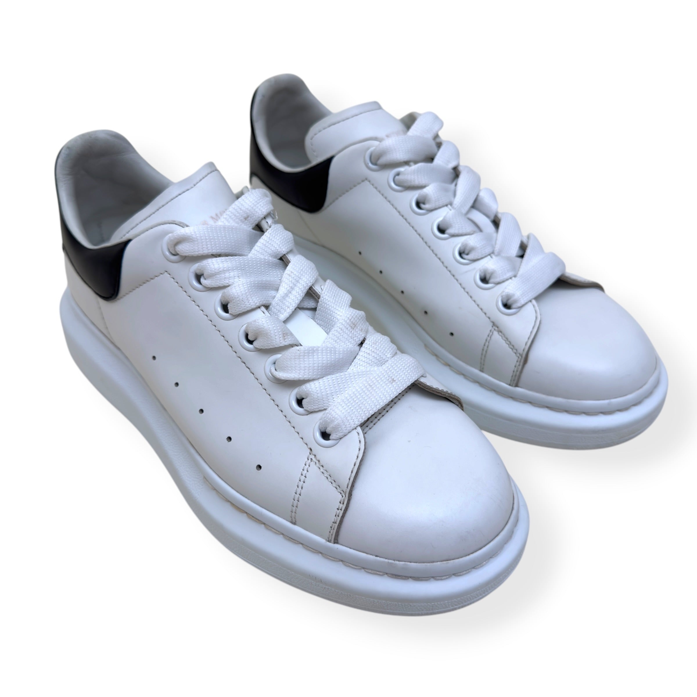 ALEXANDER MCQUEEN OVERSIZED SNEAKER WHITE/ BLACK 40 / UK6