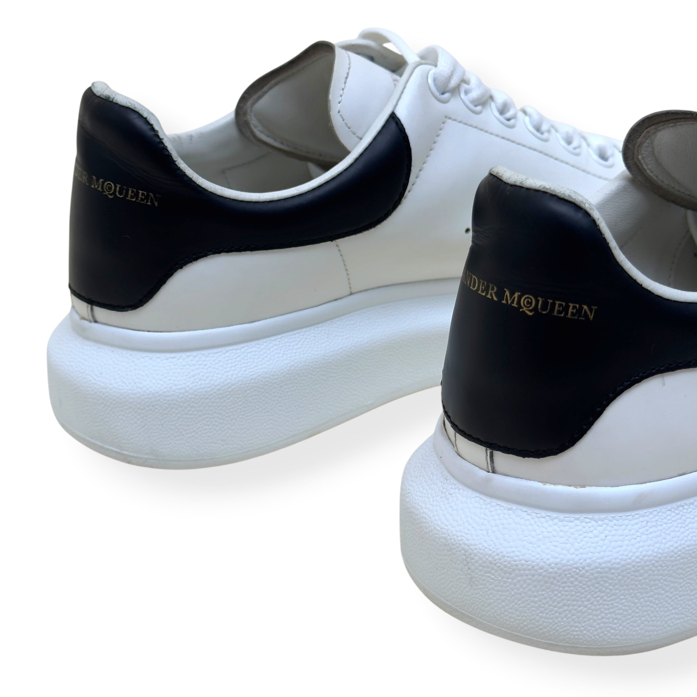 ALEXANDER MCQUEEN OVERSIZED SNEAKER WHITE/ BLACK 40 / UK6