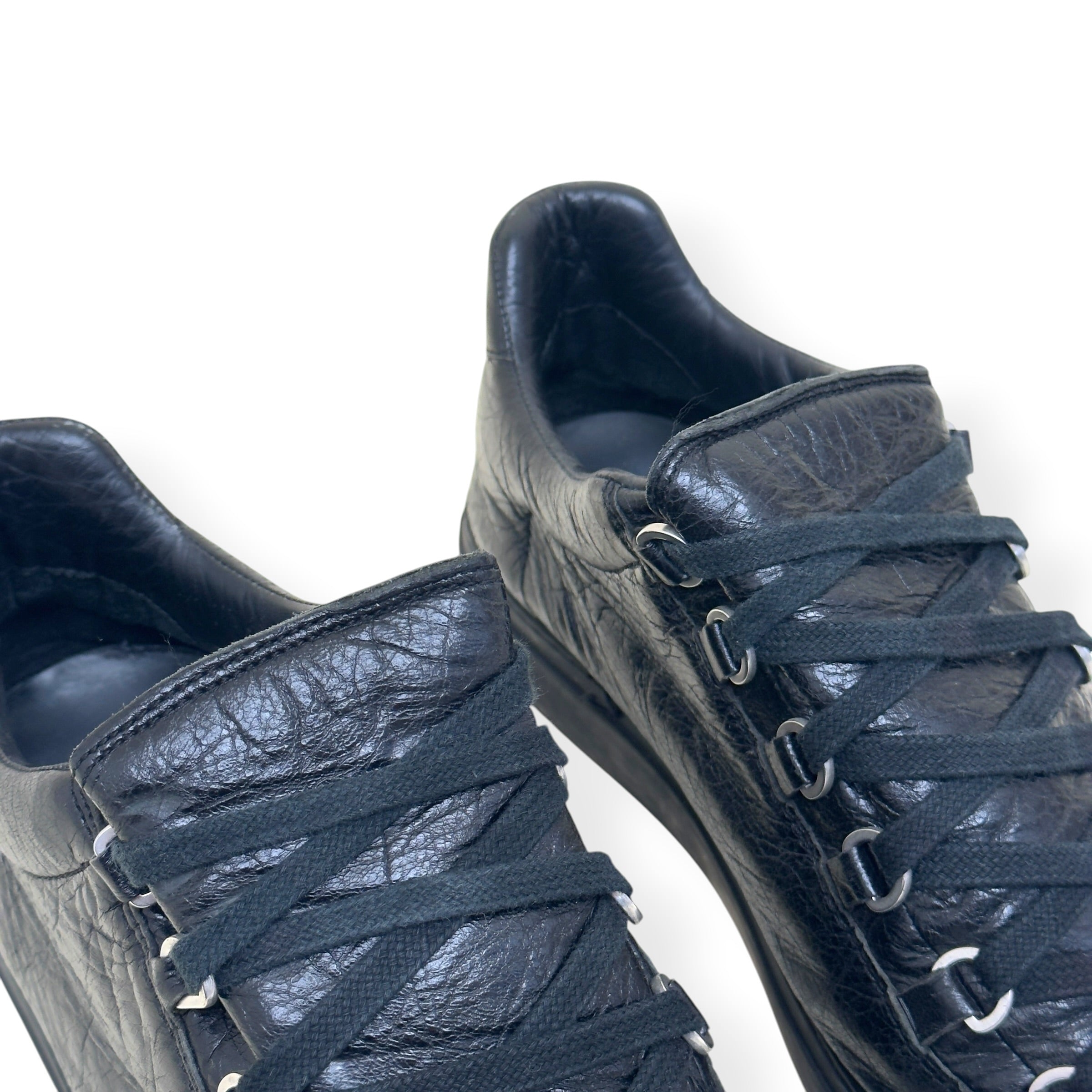 BALENCIAGA ARENA LOW TOP SNEAKER BLACK 40 / UK6