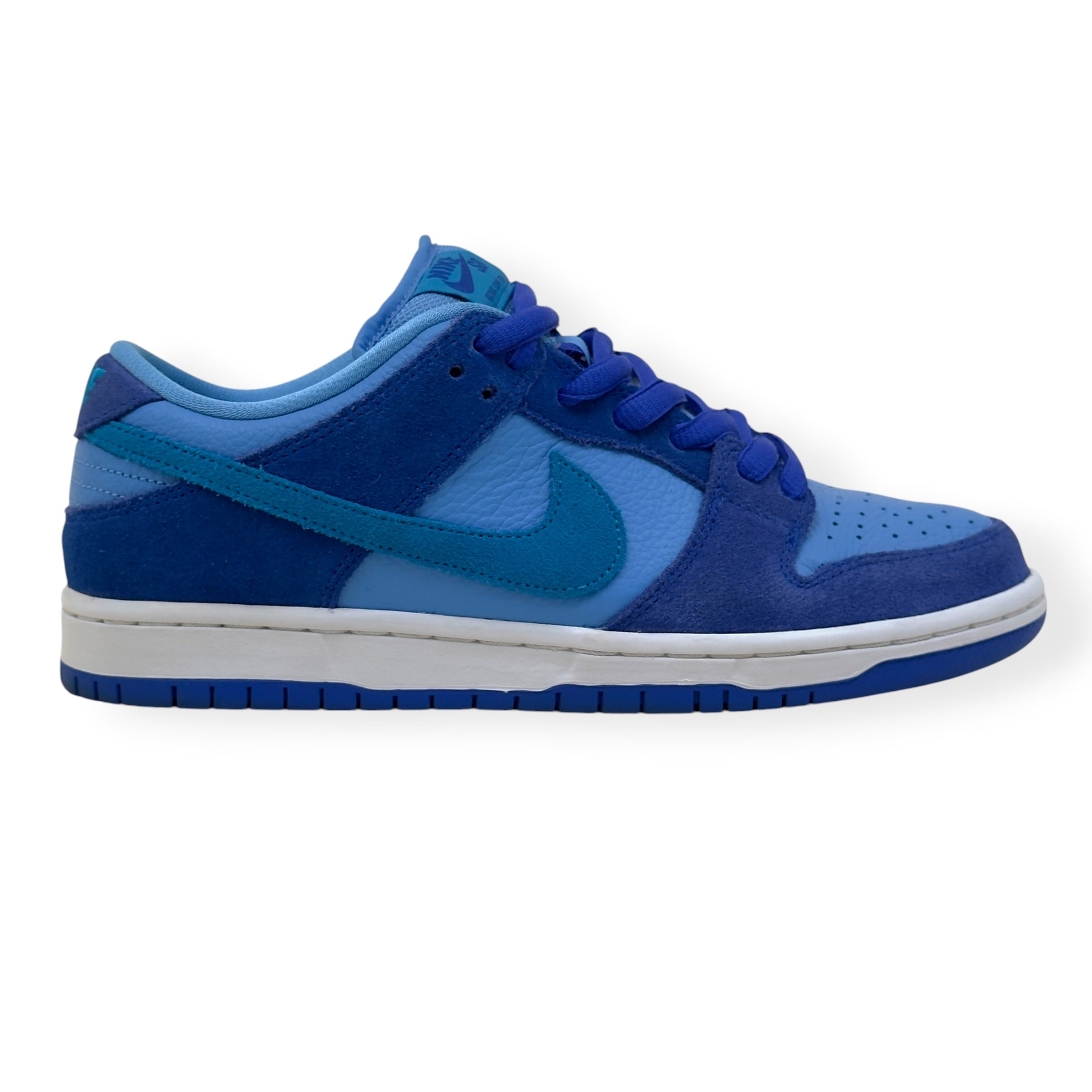 NIKE SB DUNK LOW TOP SNEAKER ‘BLUE RASPBERRY’ UK7