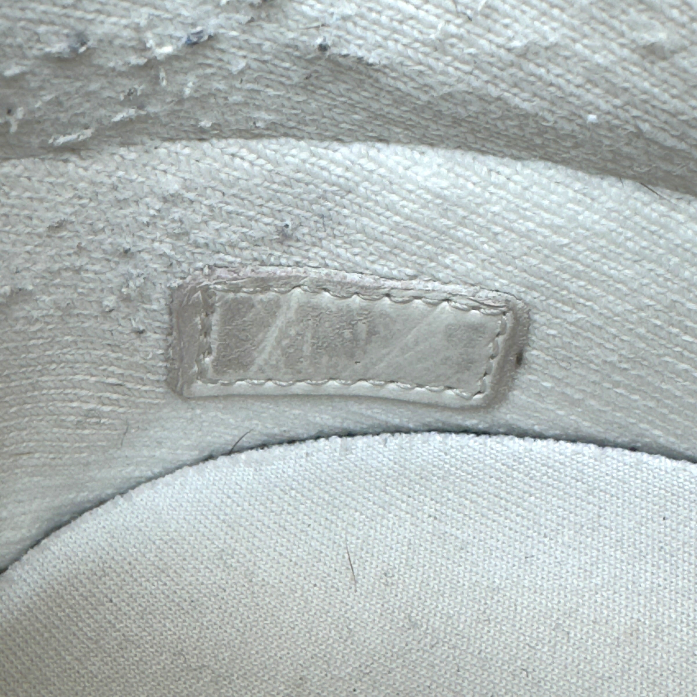 LOUIS VUITTON VNR SNEAKER WHITE / METALLIC UK11