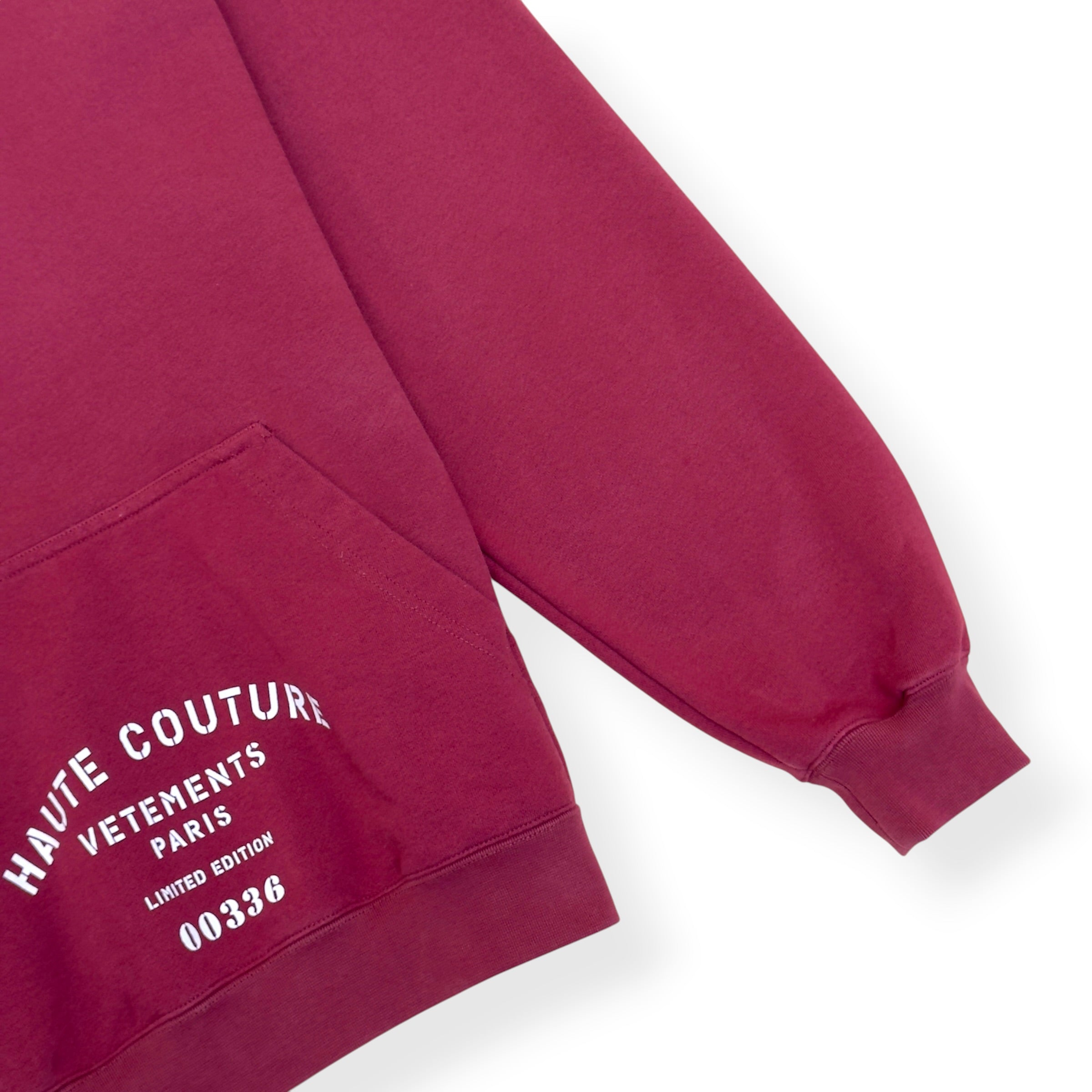 VETEMENTS OVERSIZED LOGO PRINT HOODIE BURGUNDY M