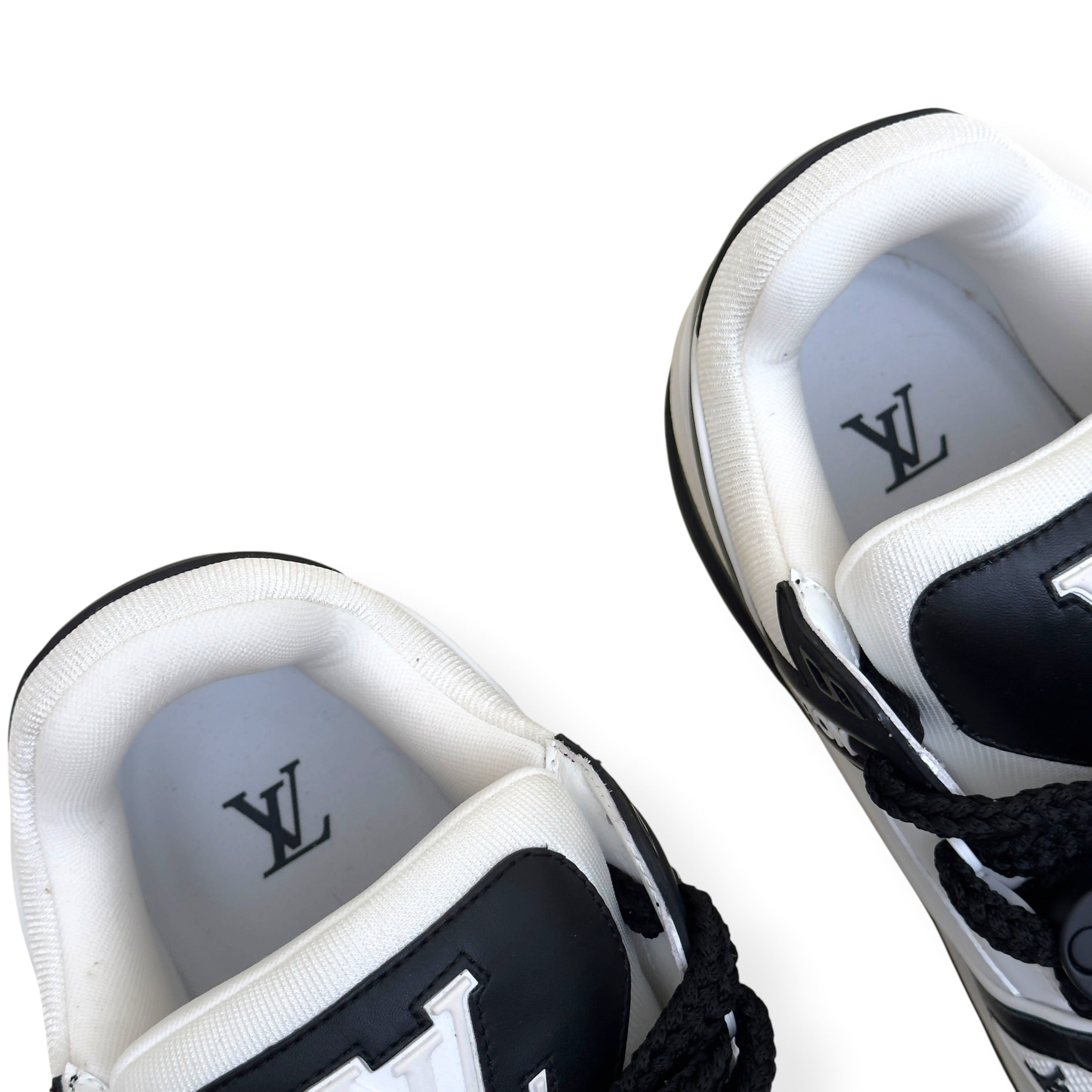 LOUIS VUITTON MAXI LV TRAINER SNEAKER BLACK / WHITE UK9.5