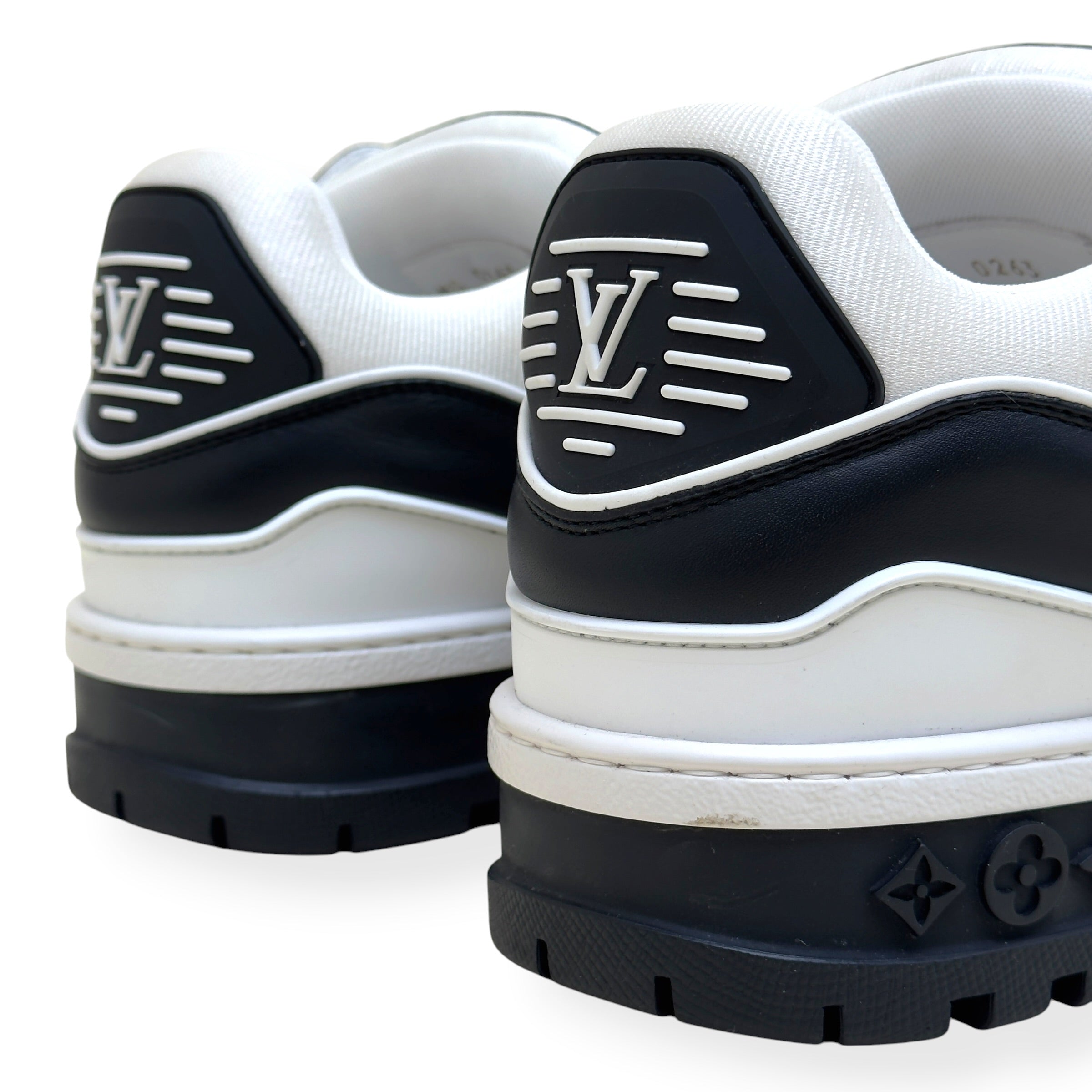LOUIS VUITTON MAXI LV TRAINER SNEAKER BLACK / WHITE UK9.5