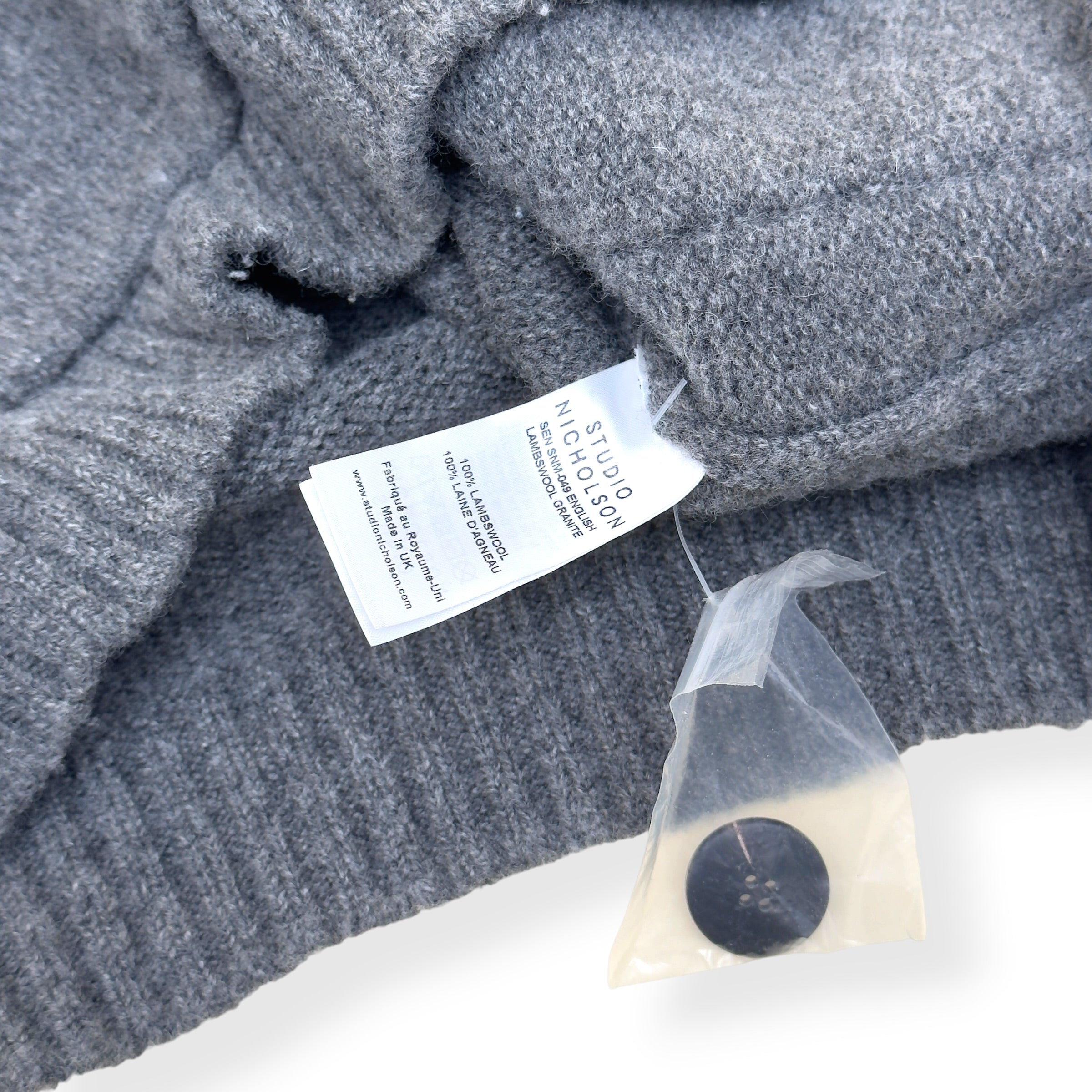 STUDIO NICHOLSON LAMBSWOOL V-NECK CARDIGAN GREY L