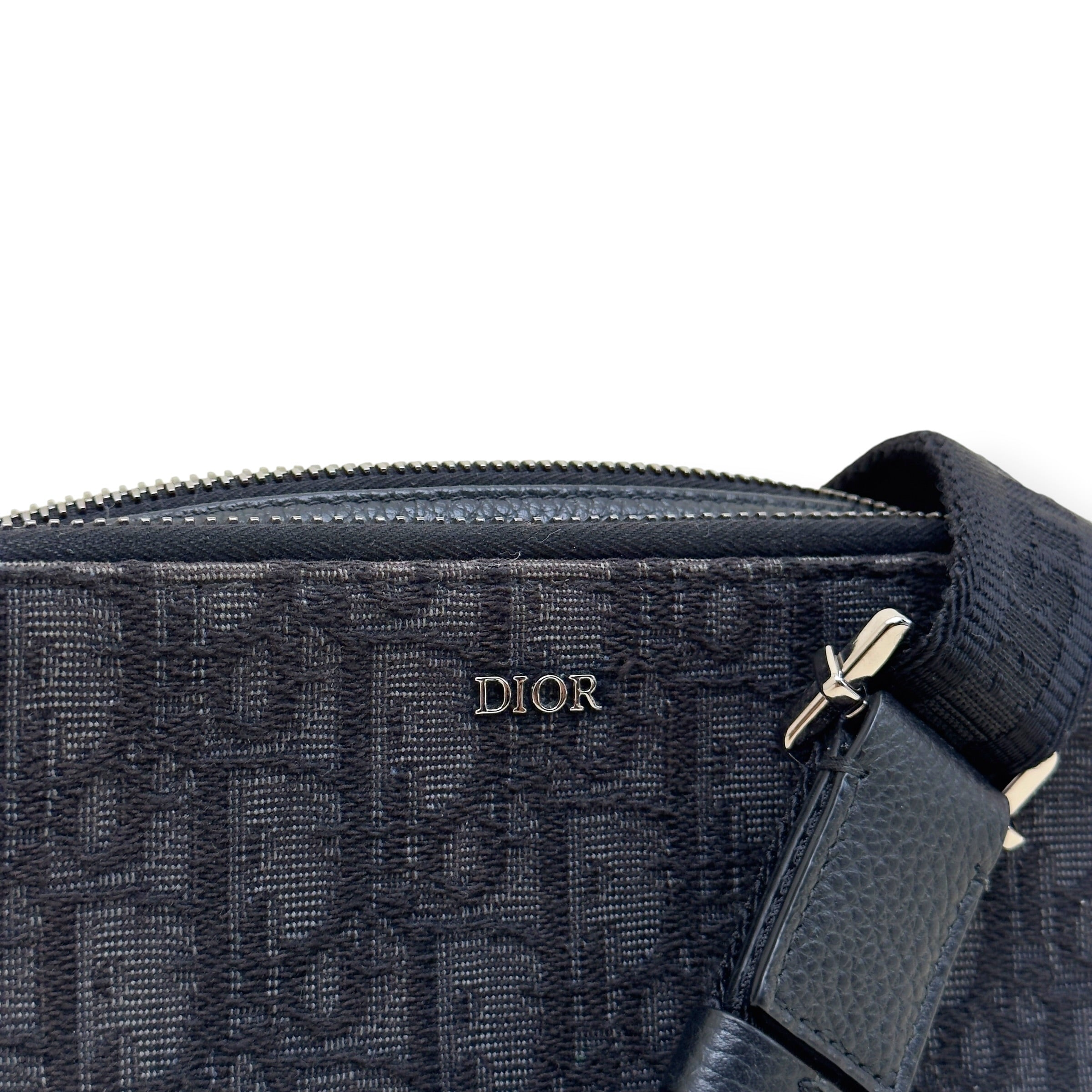 DIOR OBLIQUE JACQUARD ZIPPED POUCH WITH STRAP BLACK S