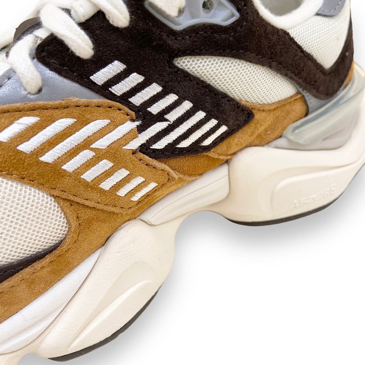 NEW BALANCE 9060 SNEAKERS SUGR MAPLE / INDIGO UK9.5