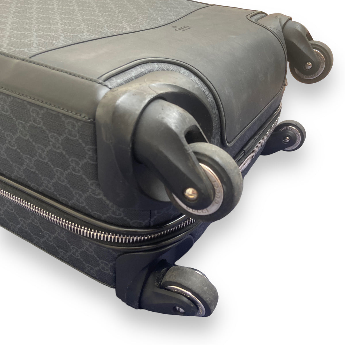 GUCCI GG SUPREME CABIN SUITCASE BLACK M