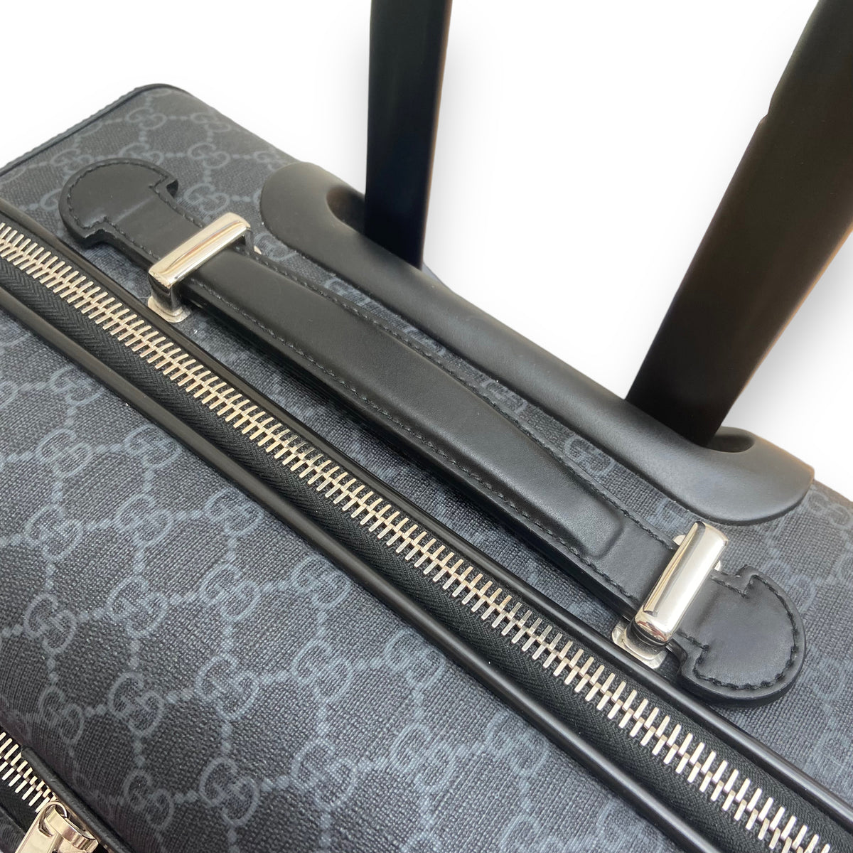 GUCCI GG SUPREME CABIN SUITCASE BLACK M