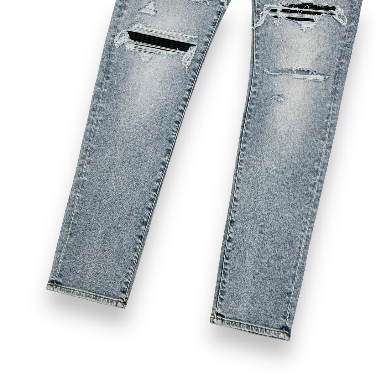 AMIRI DISTRESSED LEATHER PATCH WASHED DENIM JEANS BLUE 36W
