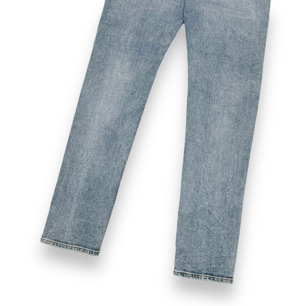 AMIRI DISTRESSED LEATHER PATCH WASHED DENIM JEANS BLUE 36W