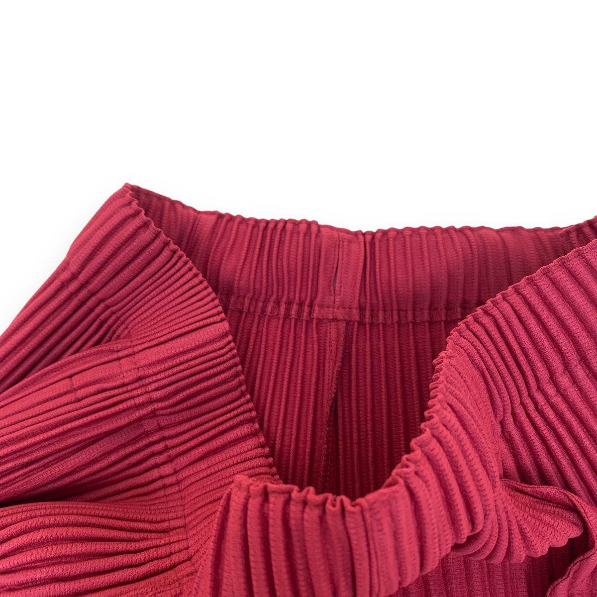 ISSEY MIYAKE HOMME PLISSÉ HEATHER PLEATS OVERSIZED SHORTS RED L