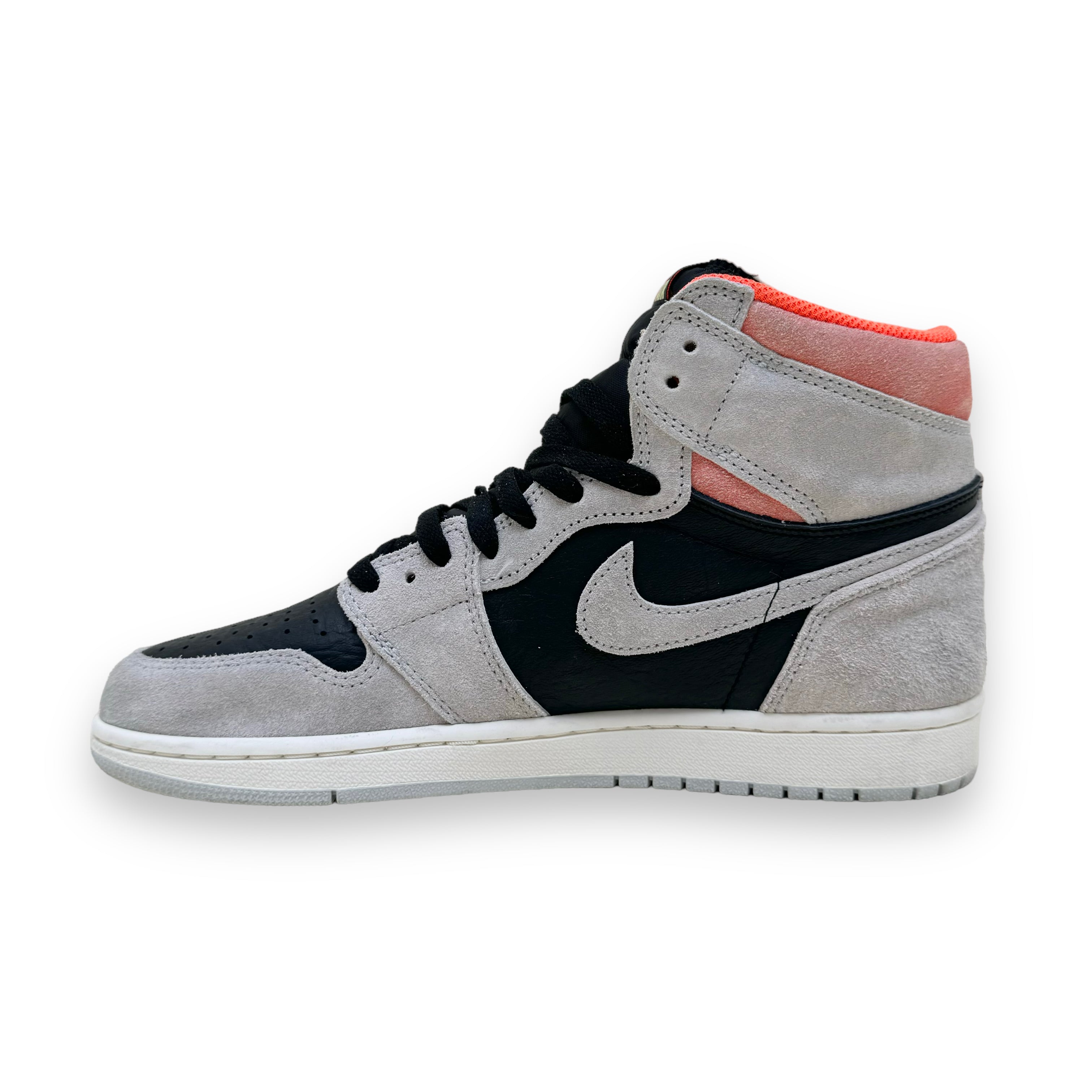 NIKE AIR JORDAN 1 RETRO HIGH OG NEUTRAL GREY HYPER CRIMSON UK9
