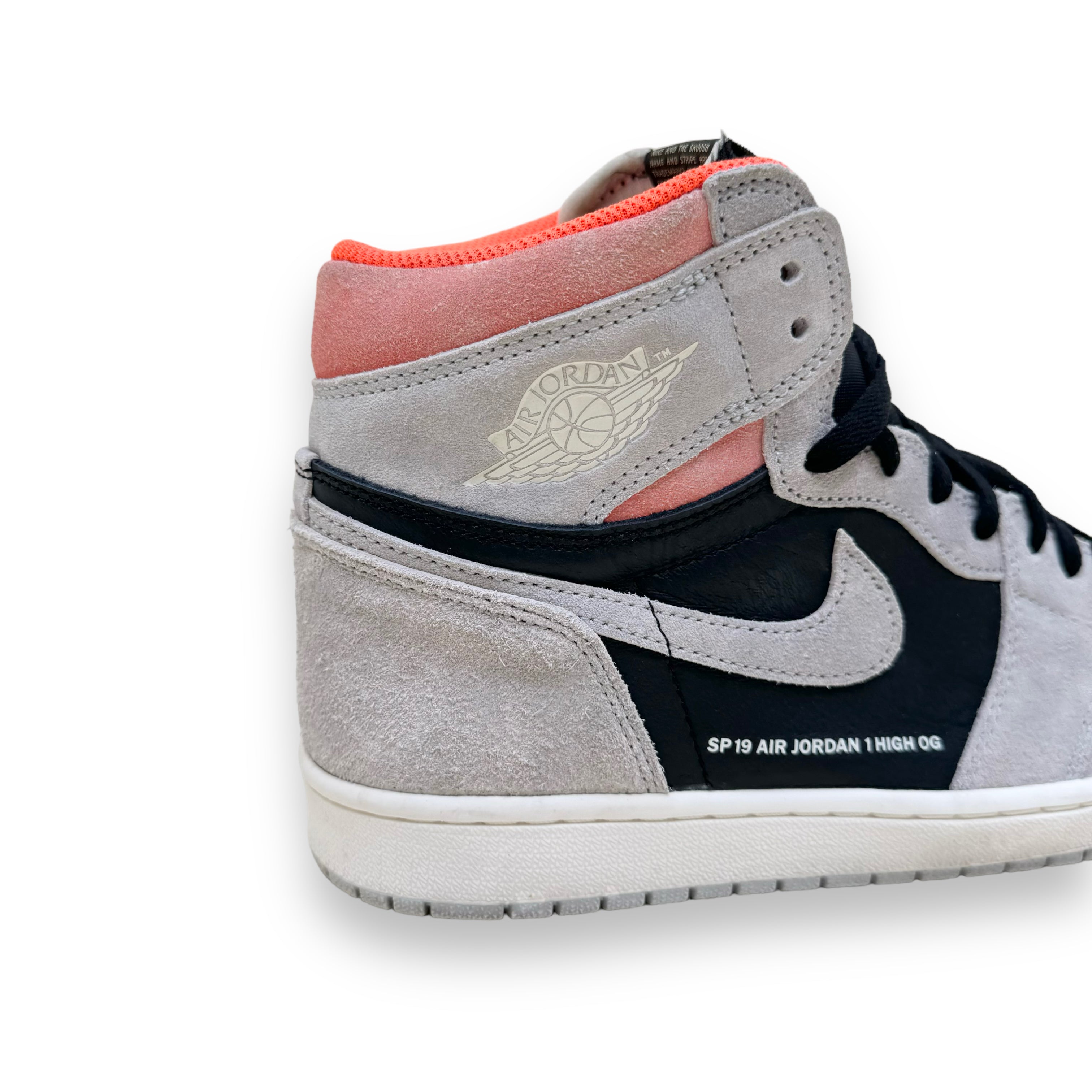 NIKE AIR JORDAN 1 RETRO HIGH OG NEUTRAL GREY HYPER CRIMSON UK9