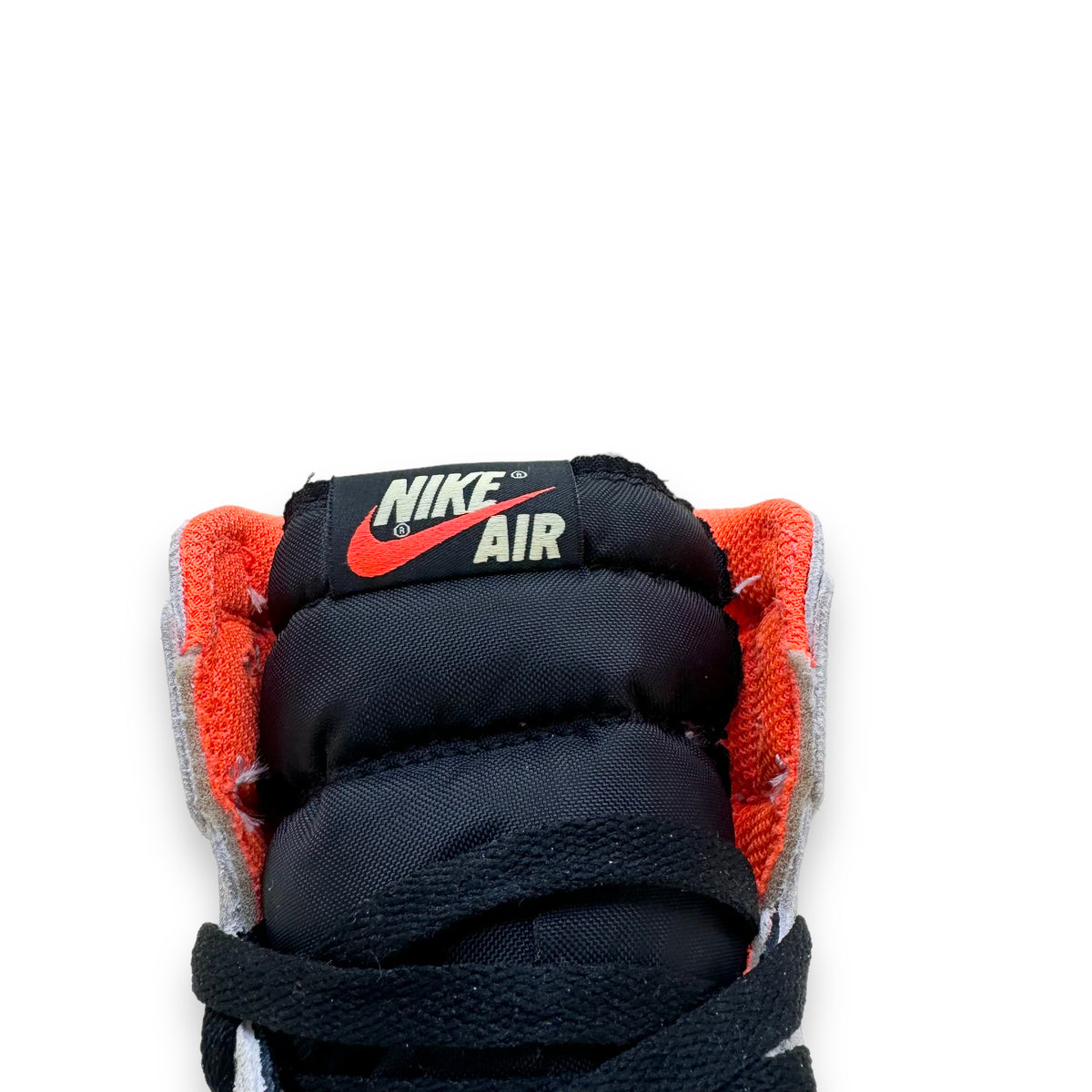 NIKE AIR JORDAN 1 RETRO HIGH OG NEUTRAL GREY HYPER CRIMSON UK9