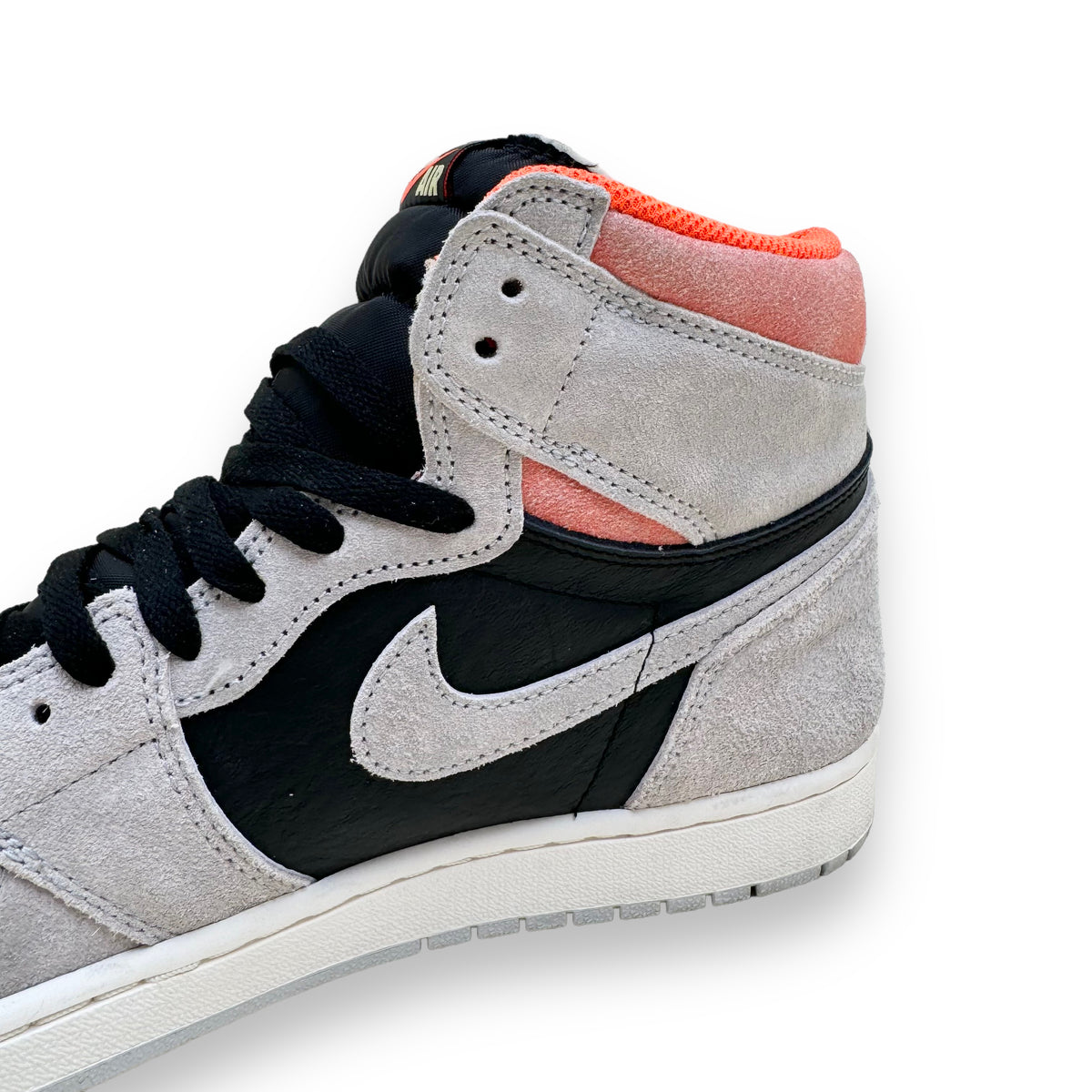NIKE AIR JORDAN 1 RETRO HIGH OG NEUTRAL GREY HYPER CRIMSON UK9
